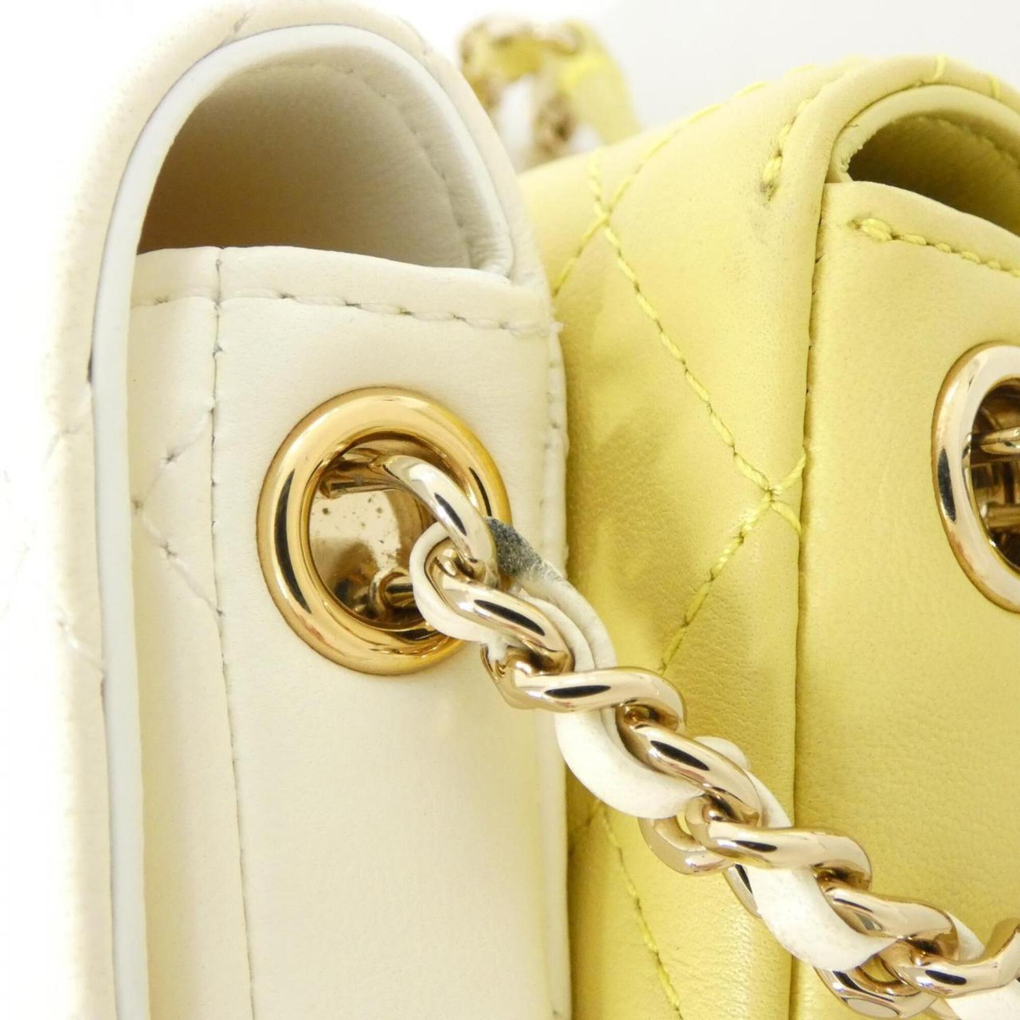Chanel White Yellow Leather Shoulder Bag (Pre-Owned)