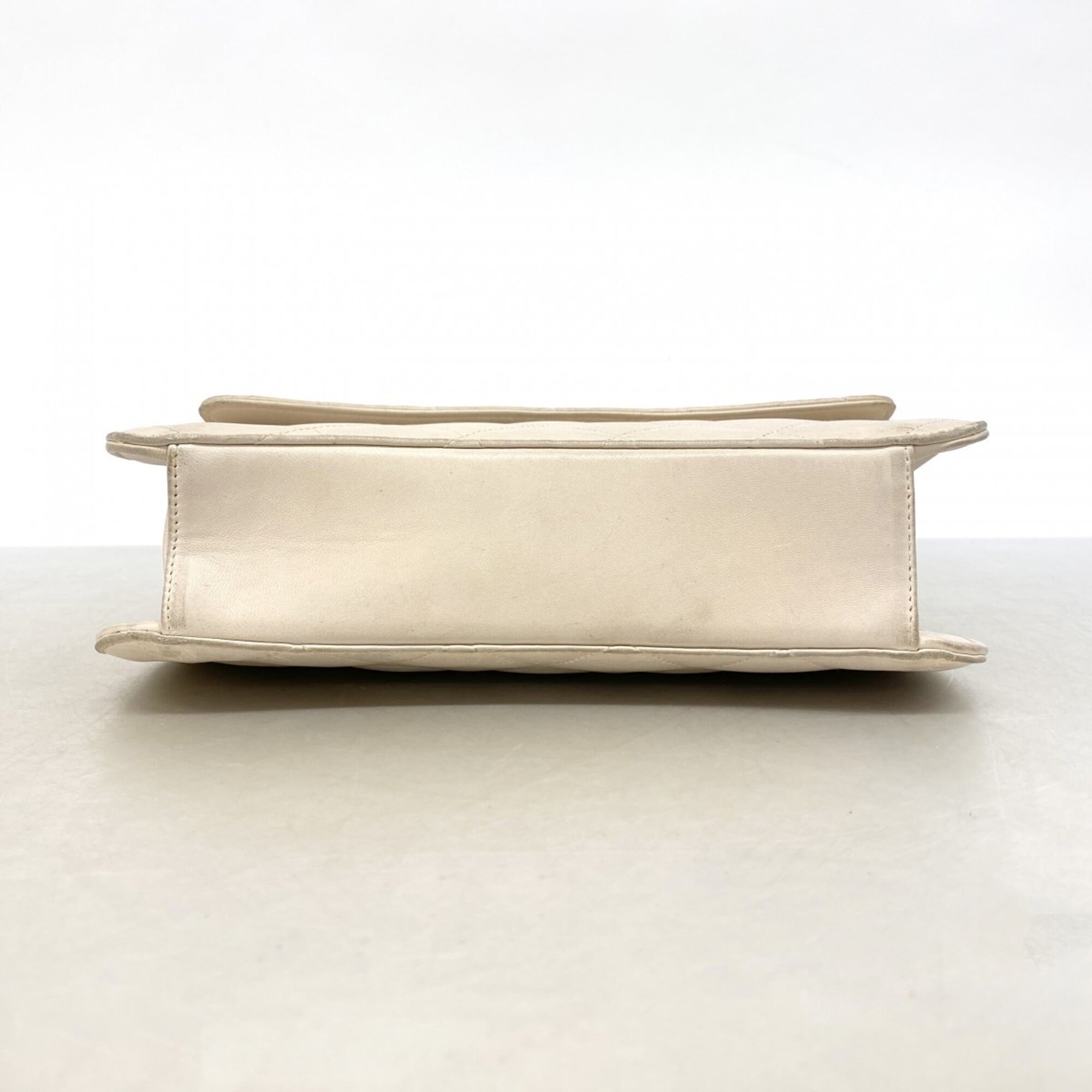 Chanel Ivory Leather Handbag (Pre-Owned)