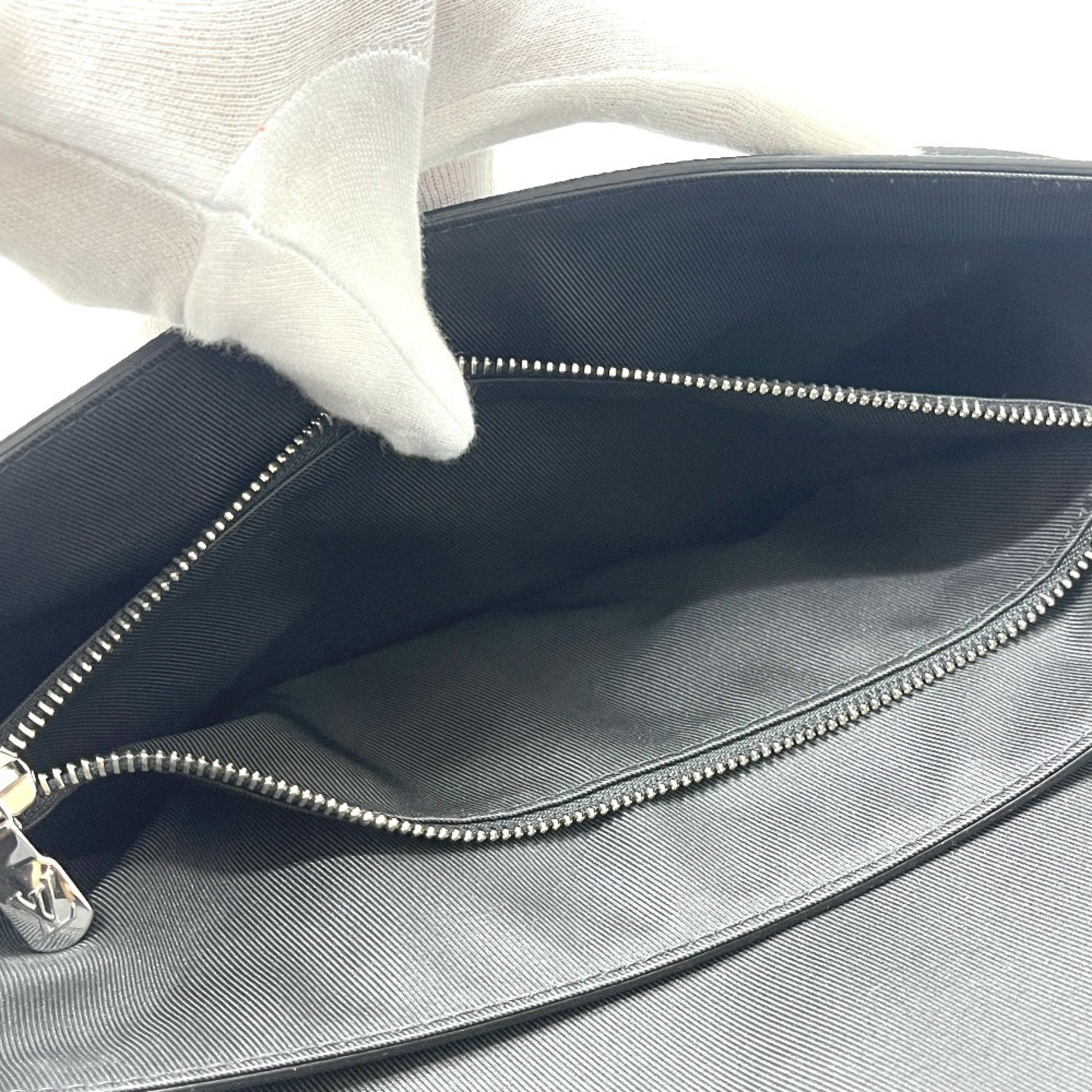 Louis Vuitton Black Noir Taiga Leather Pochette Shoulder Bag (Pre-Owned)