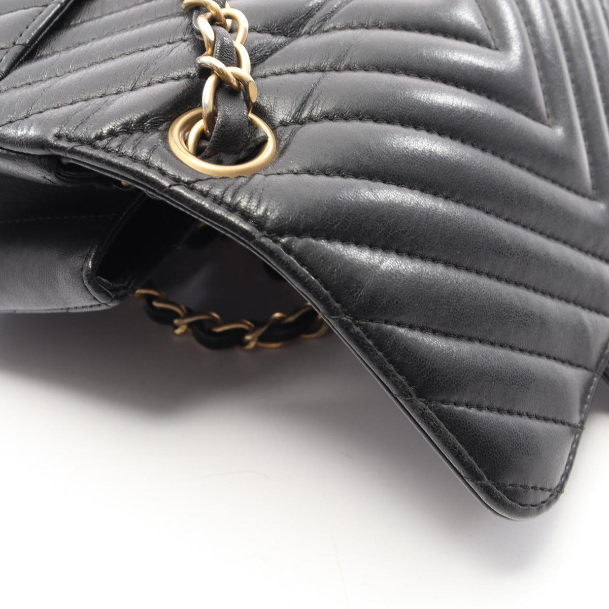 Chanel Black Leather Handbag Shoulder Bag (Pre-Owned)