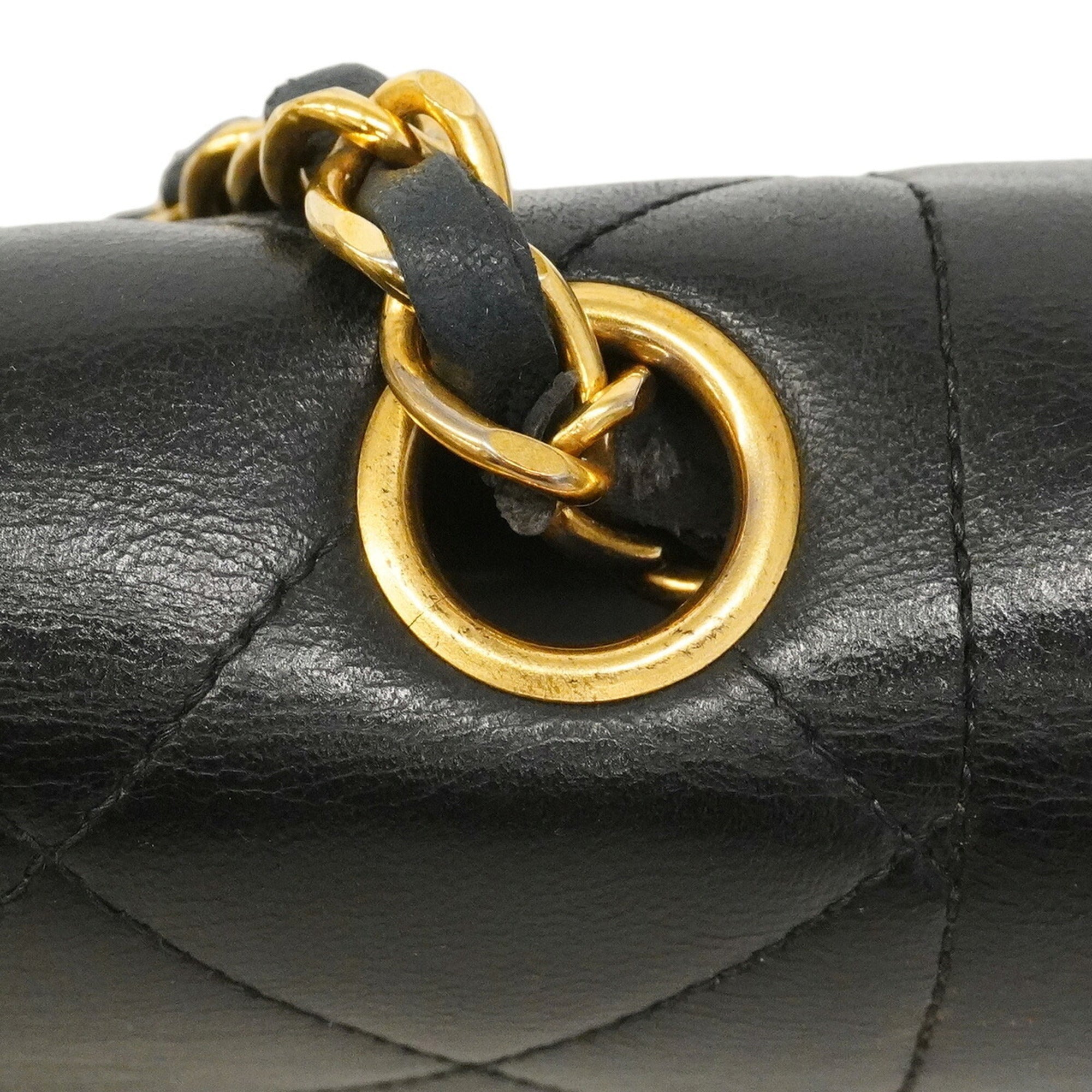 Chanel Black Leather Shoulder Bag (Pre-Owned)