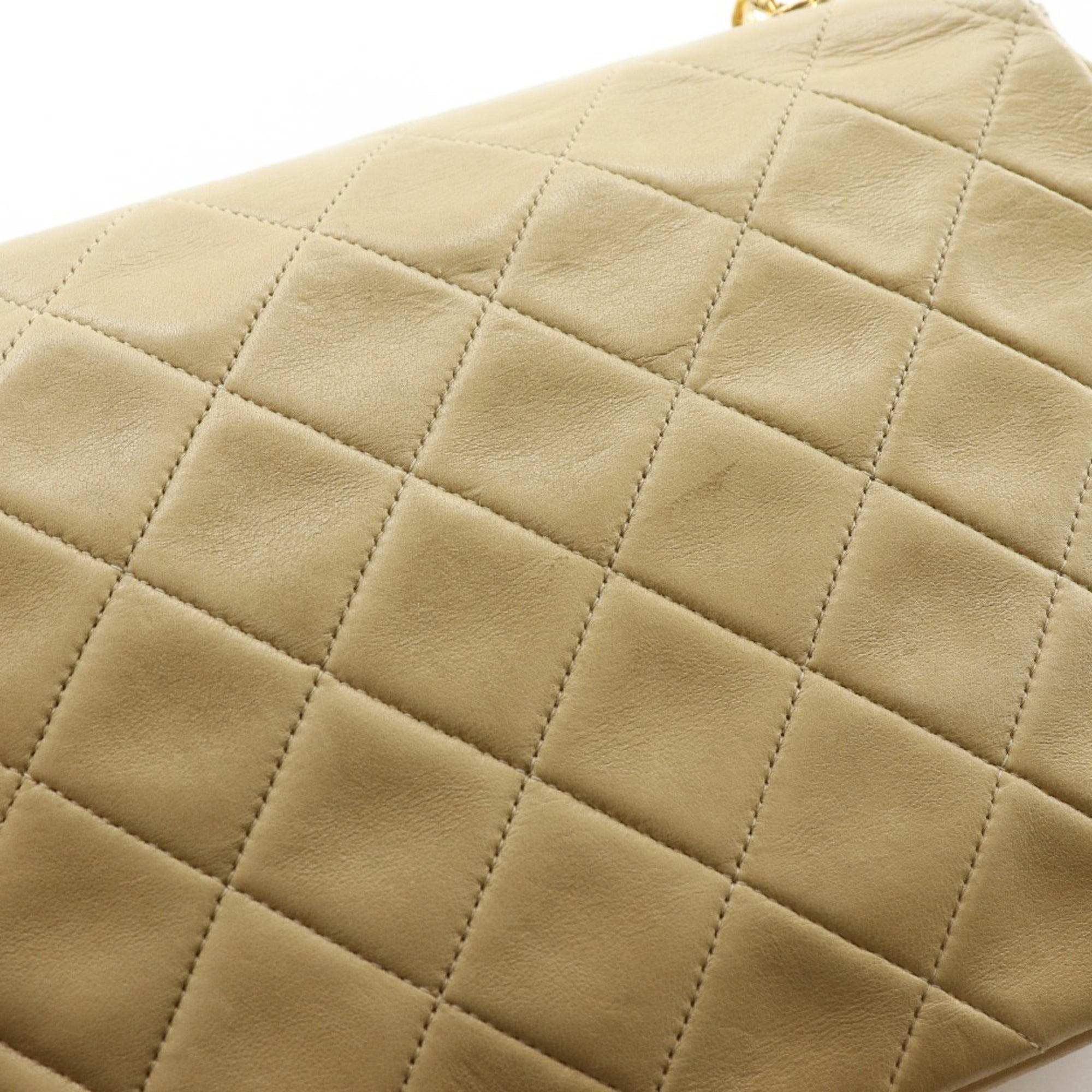 Chanel Beige Leather Shoulder Bag (Pre-Owned)