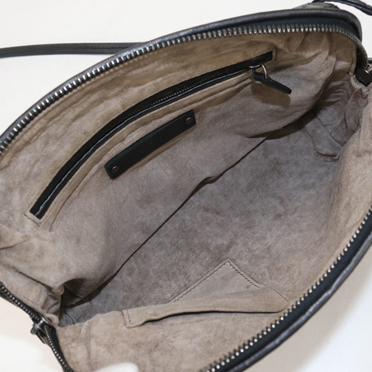 Bottega Veneta Black Leather Shoulder Bag (Pre-Owned)