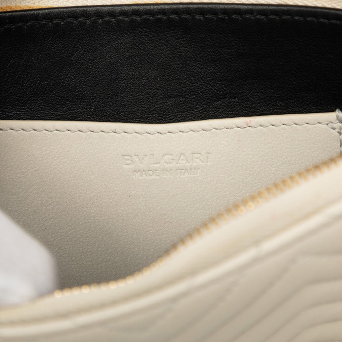 Bvlgari White Leather Shoulder Bag Sling Bag (Pre-Owned)