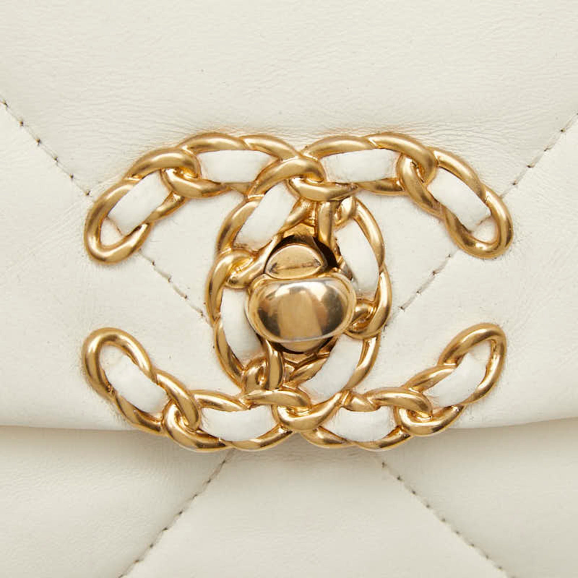 Chanel White Shoulder Bag (Pre-Owned)