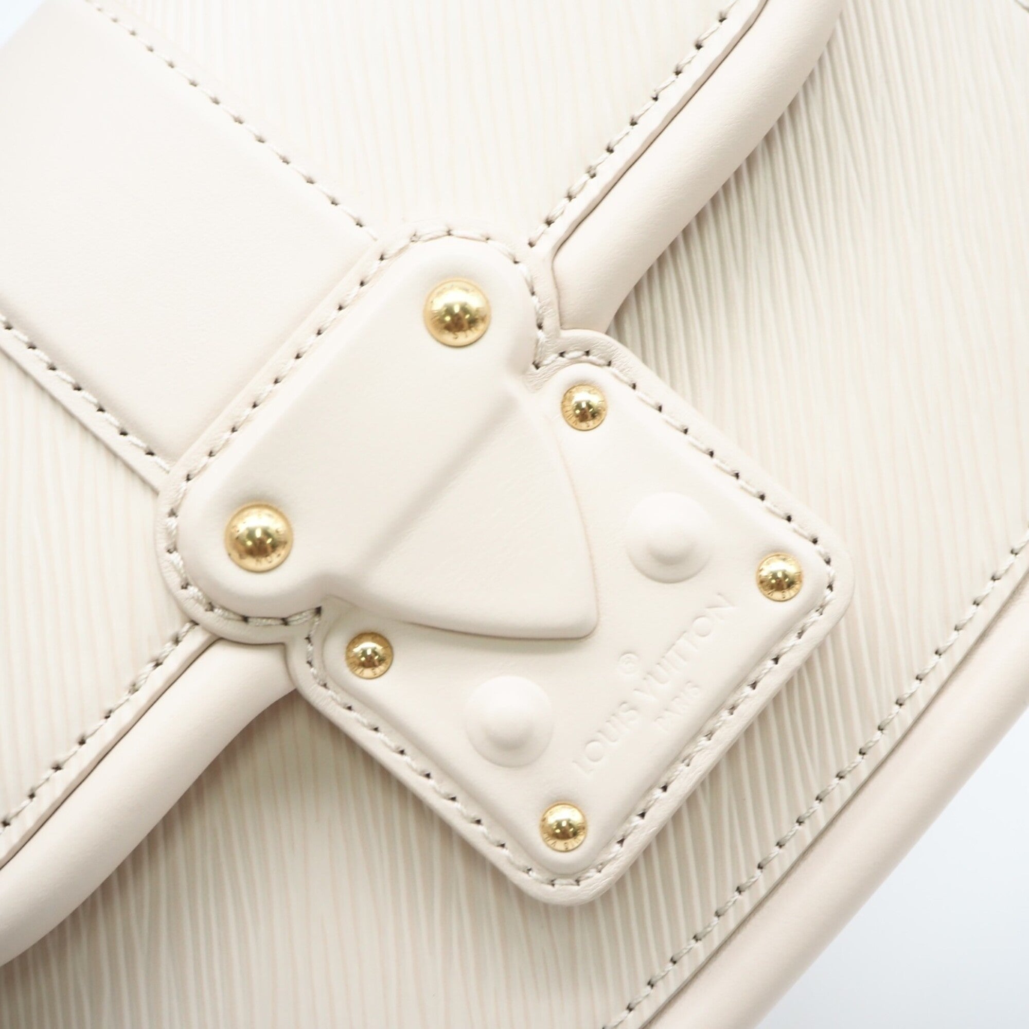 Louis Vuitton Ivory Shoulder Bag (Pre-Owned)