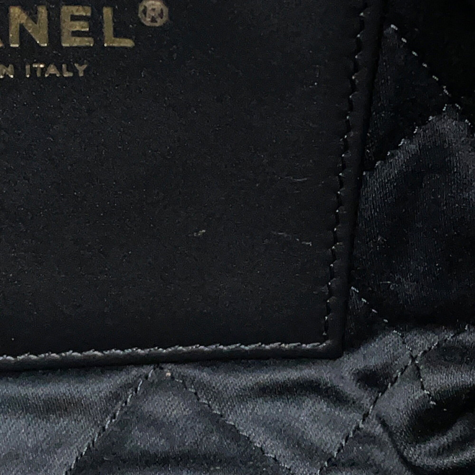 Chanel Black Handbag (Pre-Owned)