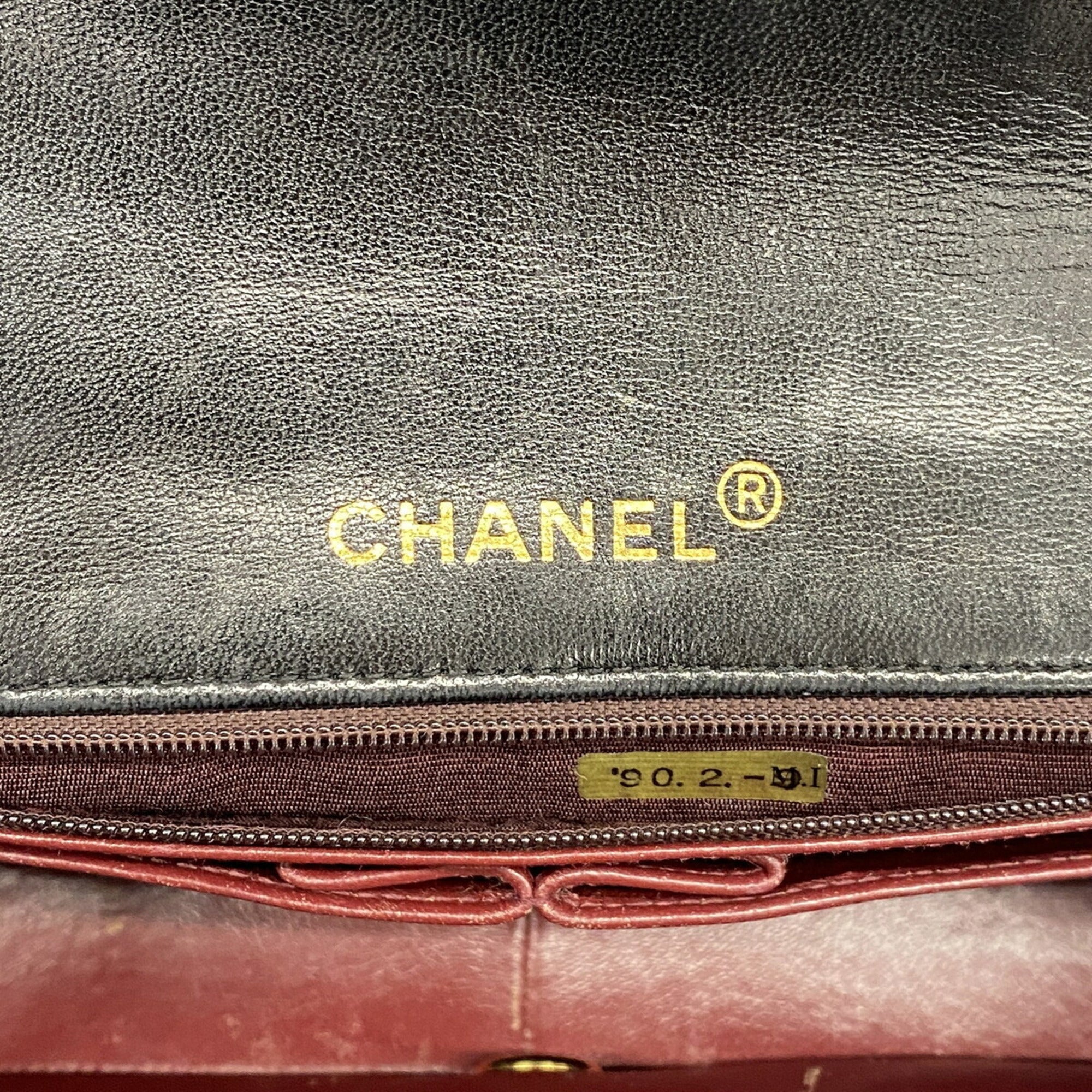 Chanel Black Leather Shoulder Bag (Pre-Owned)