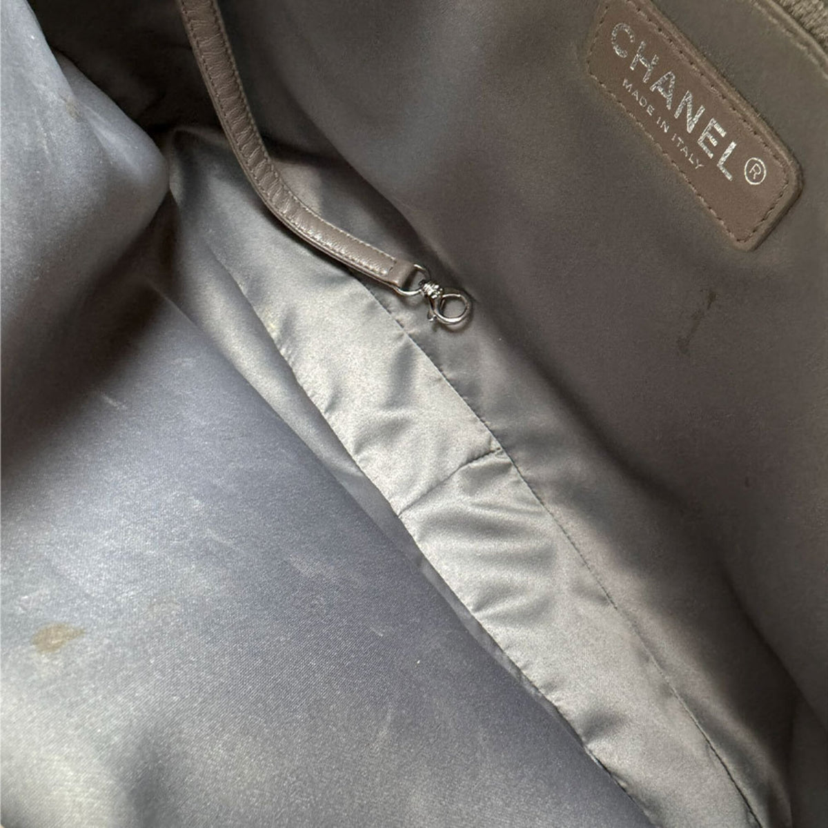 Chanel Grayish Grained Calfskin Shoulder Bag Tote Bag (Pre-Owned)