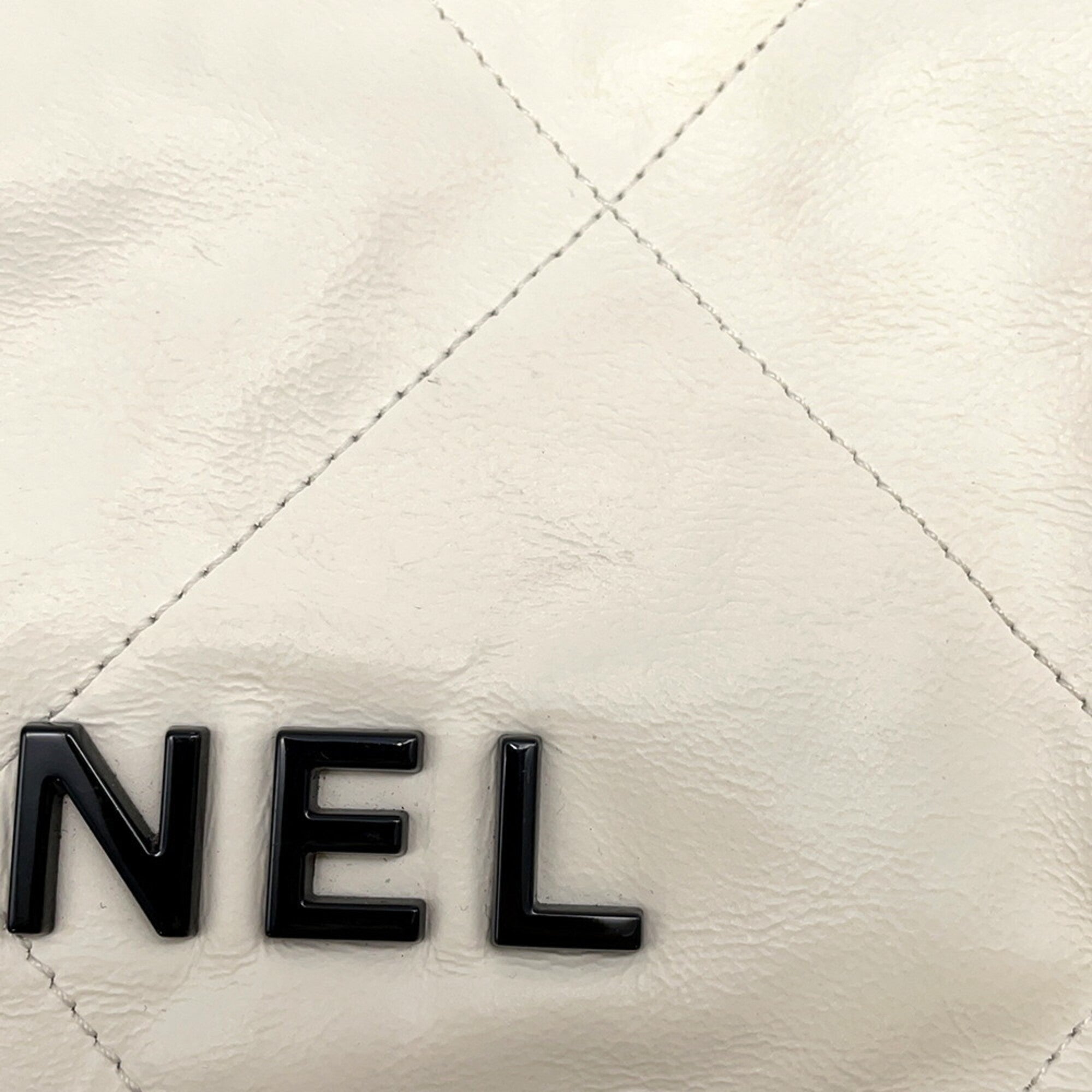 Chanel White Leather Handbag Shoulder Bag (Pre-Owned)