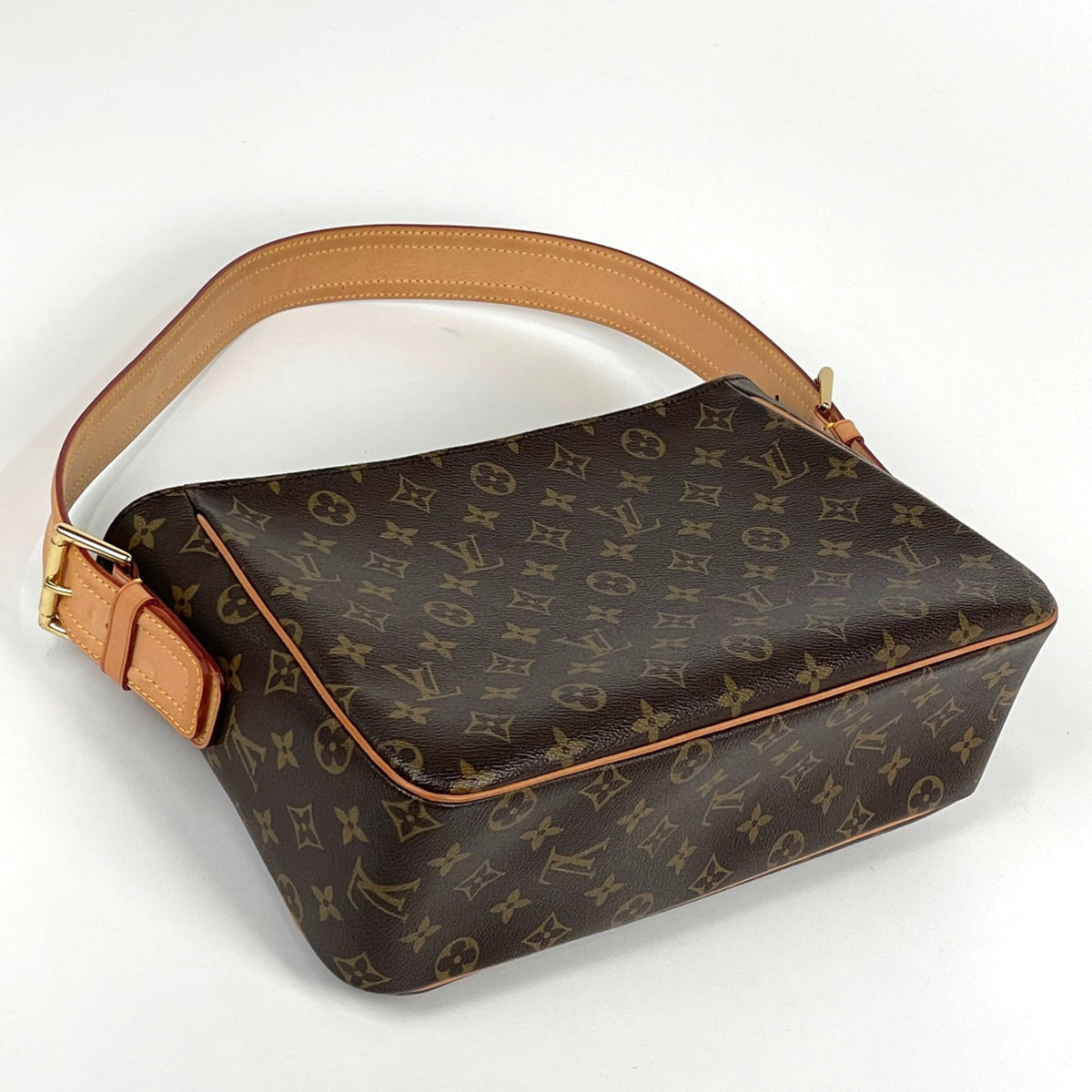 Louis Vuitton Brown Monogram Shoulder Bag (Pre-Owned)