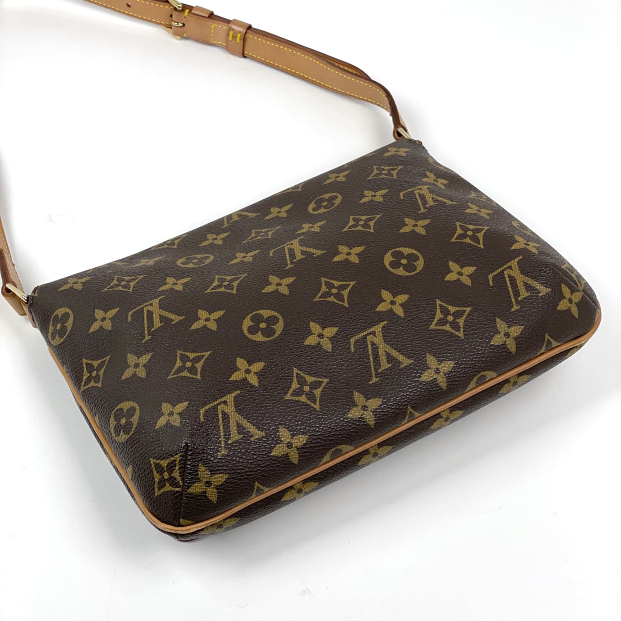 Louis Vuitton Brown Monogram Monogram Shoulder Bag (Pre-Owned)