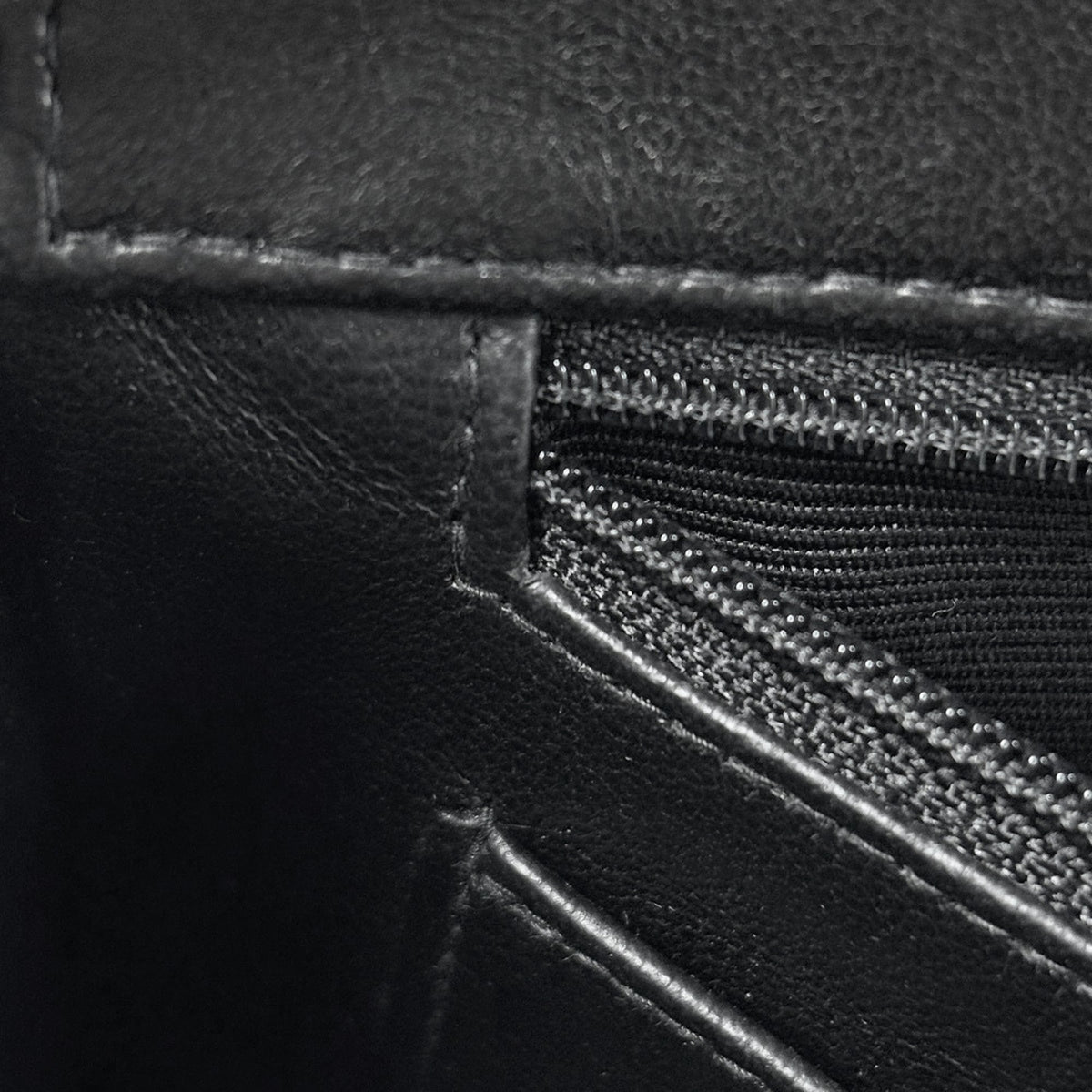 Chanel Black Leather Shoulder Bag (Pre-Owned)