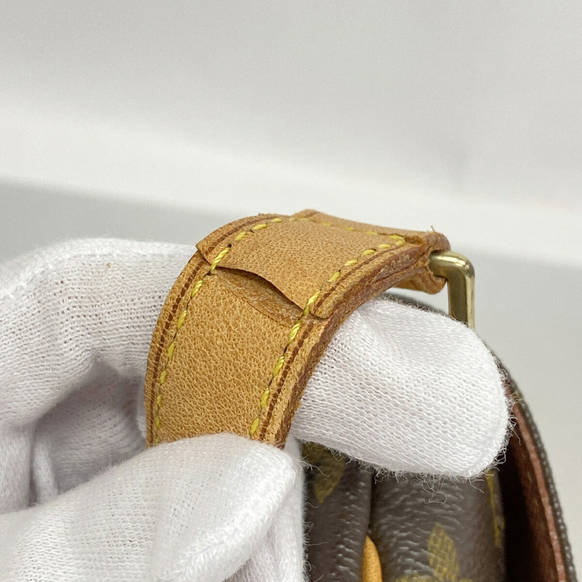 Louis Vuitton Brown Shoulder Bag (Pre-Owned)