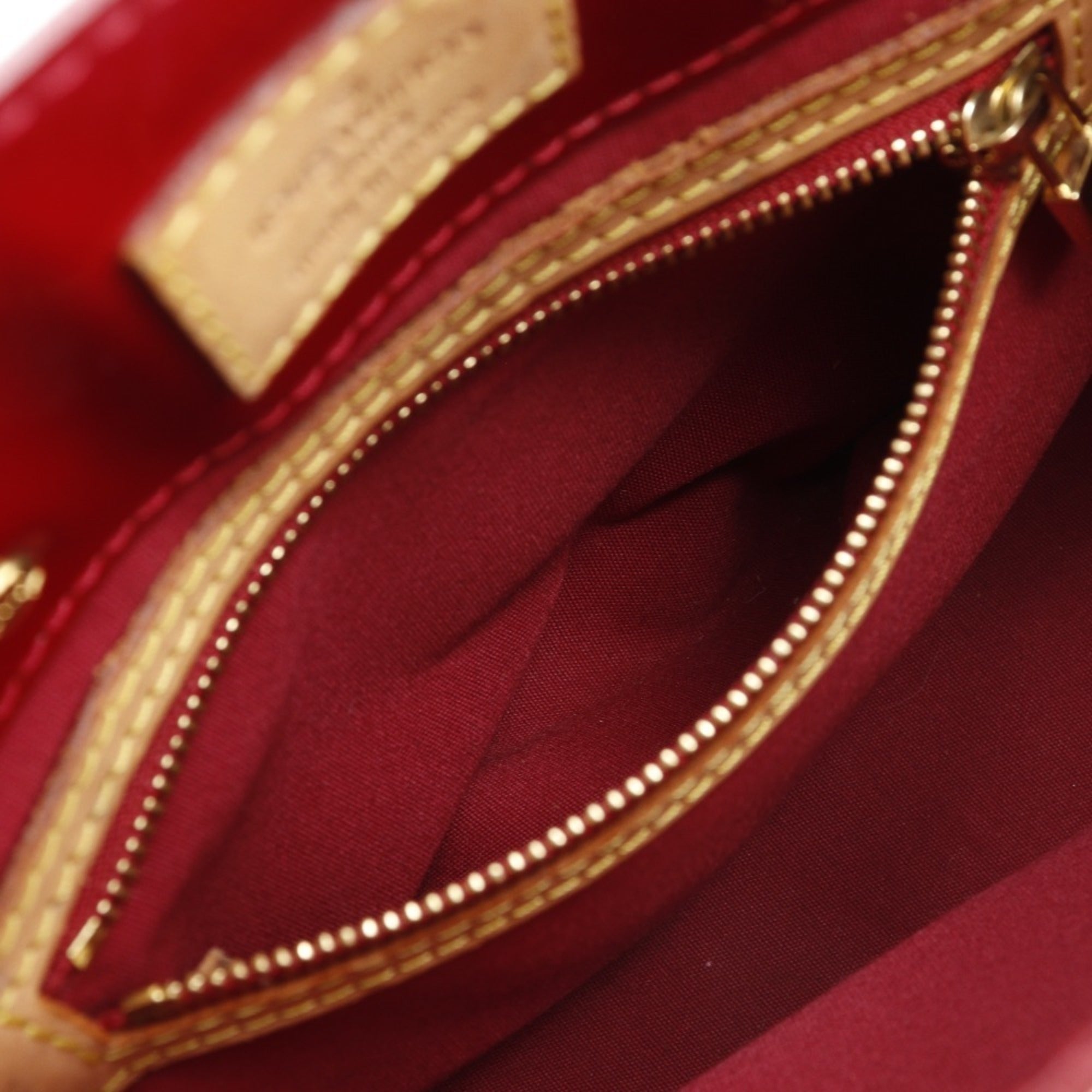 Louis Vuitton Pomme D'amour Red Color Monogram Vernis Handbag (Pre-Owned)