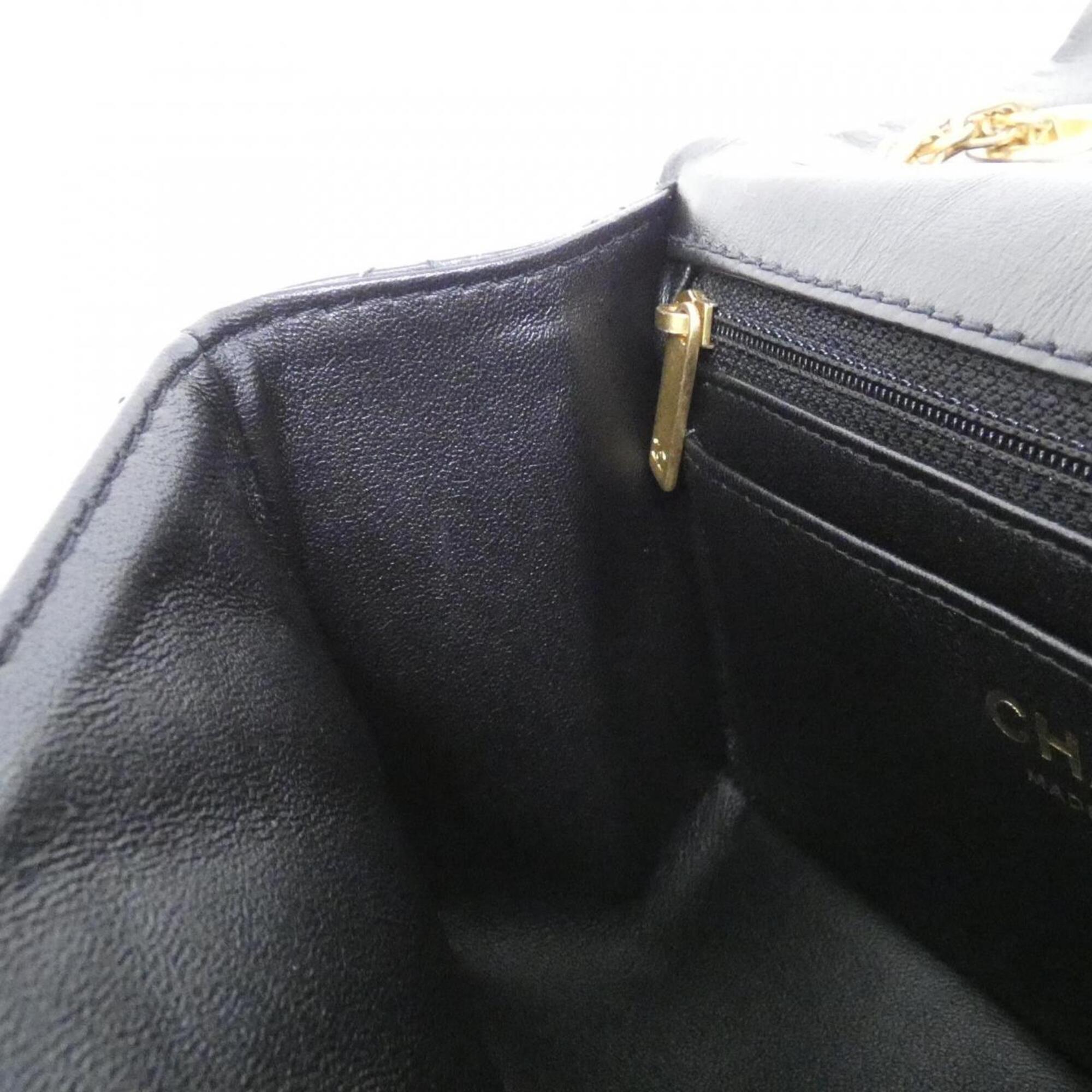 Chanel Black Leather Shoulder Bag (Pre-Owned)