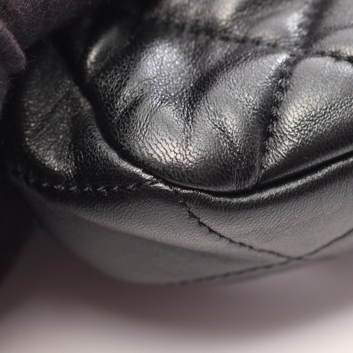 Chanel Black Leather Handbag Shoulder Bag (Pre-Owned)