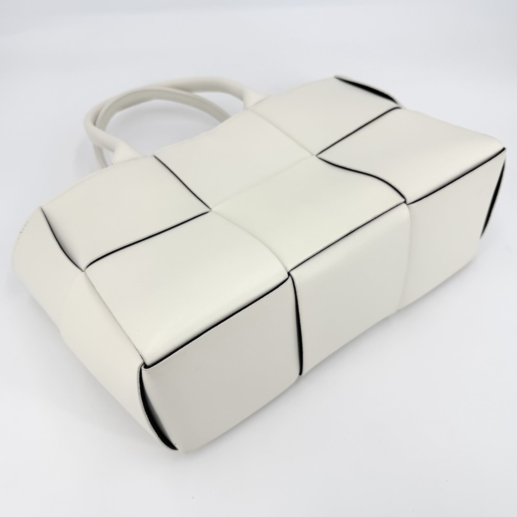 Bottega Veneta Black White Intrecciato Handbag Tote Bag (Pre-Owned)