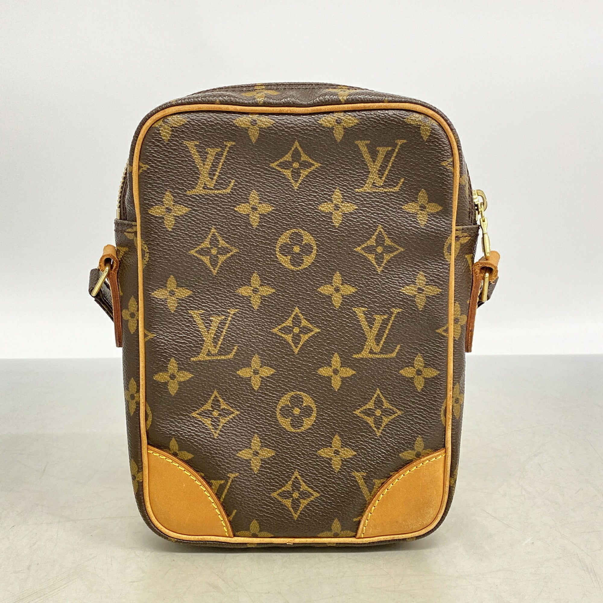 Louis Vuitton Brown Shoulder Bag (Pre-Owned)