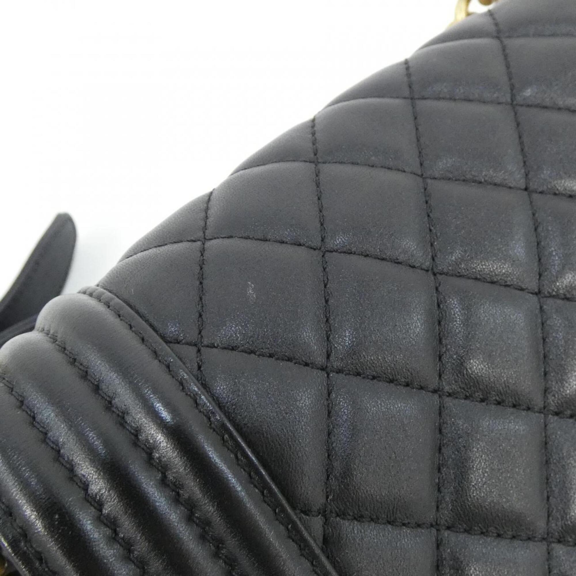 Chanel Black Leather Shoulder Bag (Pre-Owned)