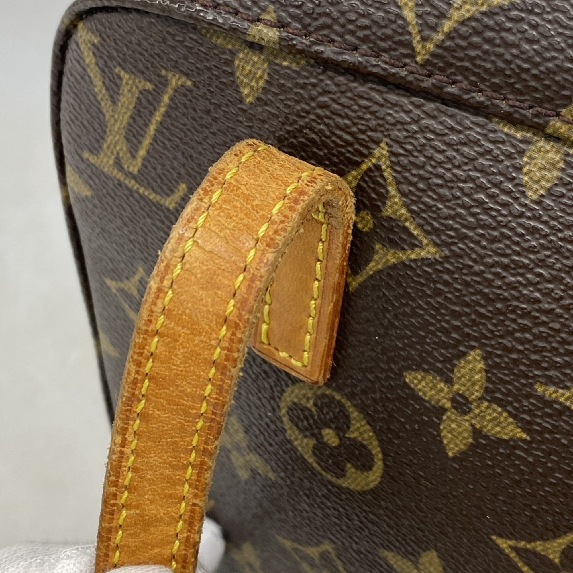 Louis Vuitton Brown Handbag (Pre-Owned)