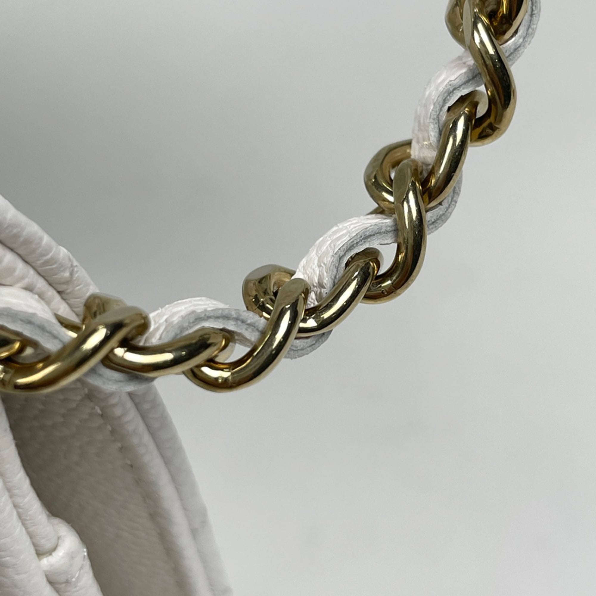 Chanel White Grained Calfskin Chain/Shoulder Wallet (Pre-Owned)