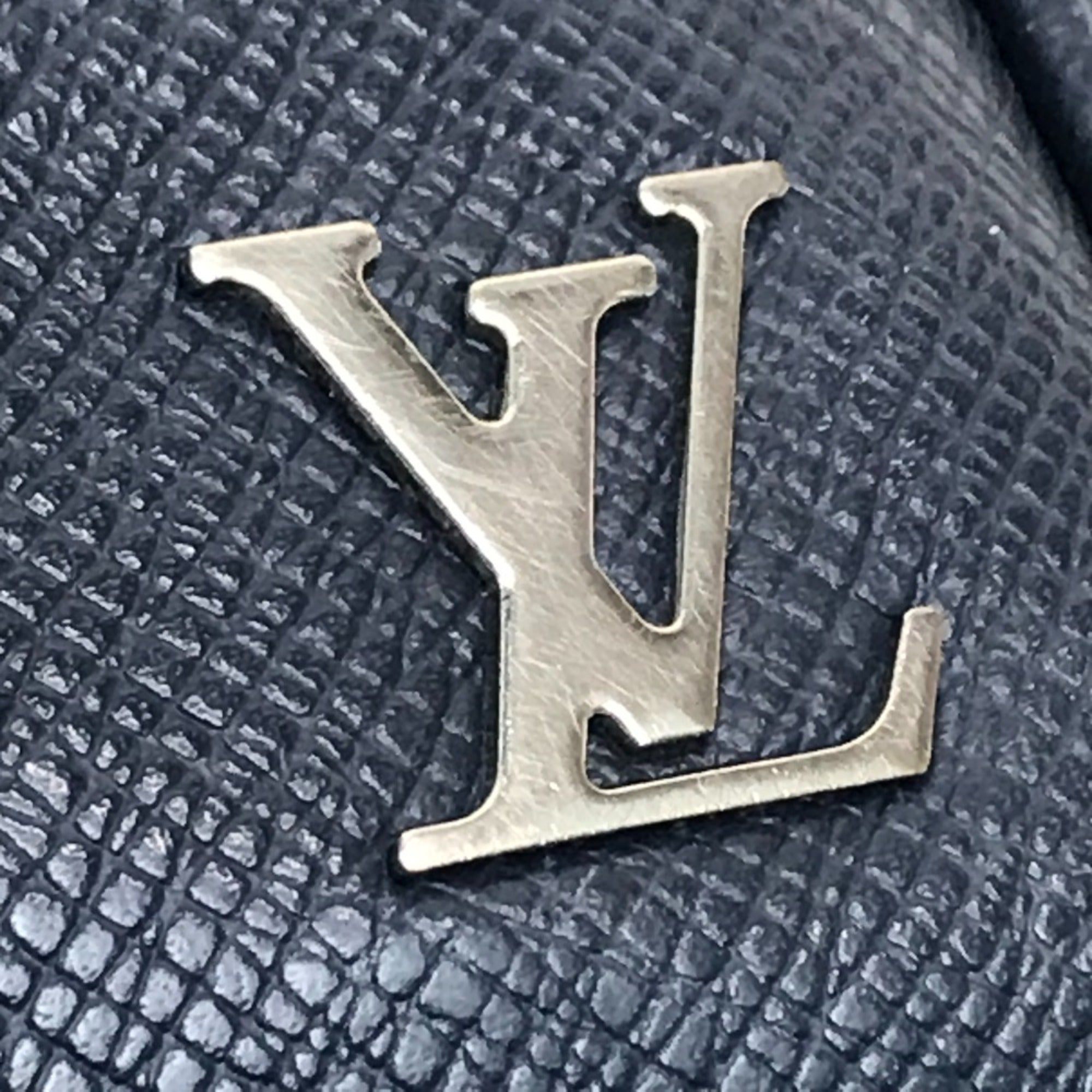 Louis Vuitton Navy Leather Shoulder Bag (Pre-Owned)