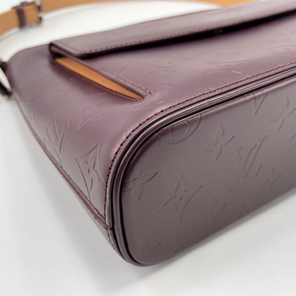 Louis Vuitton Brown Shoulder Bag (Pre-Owned)