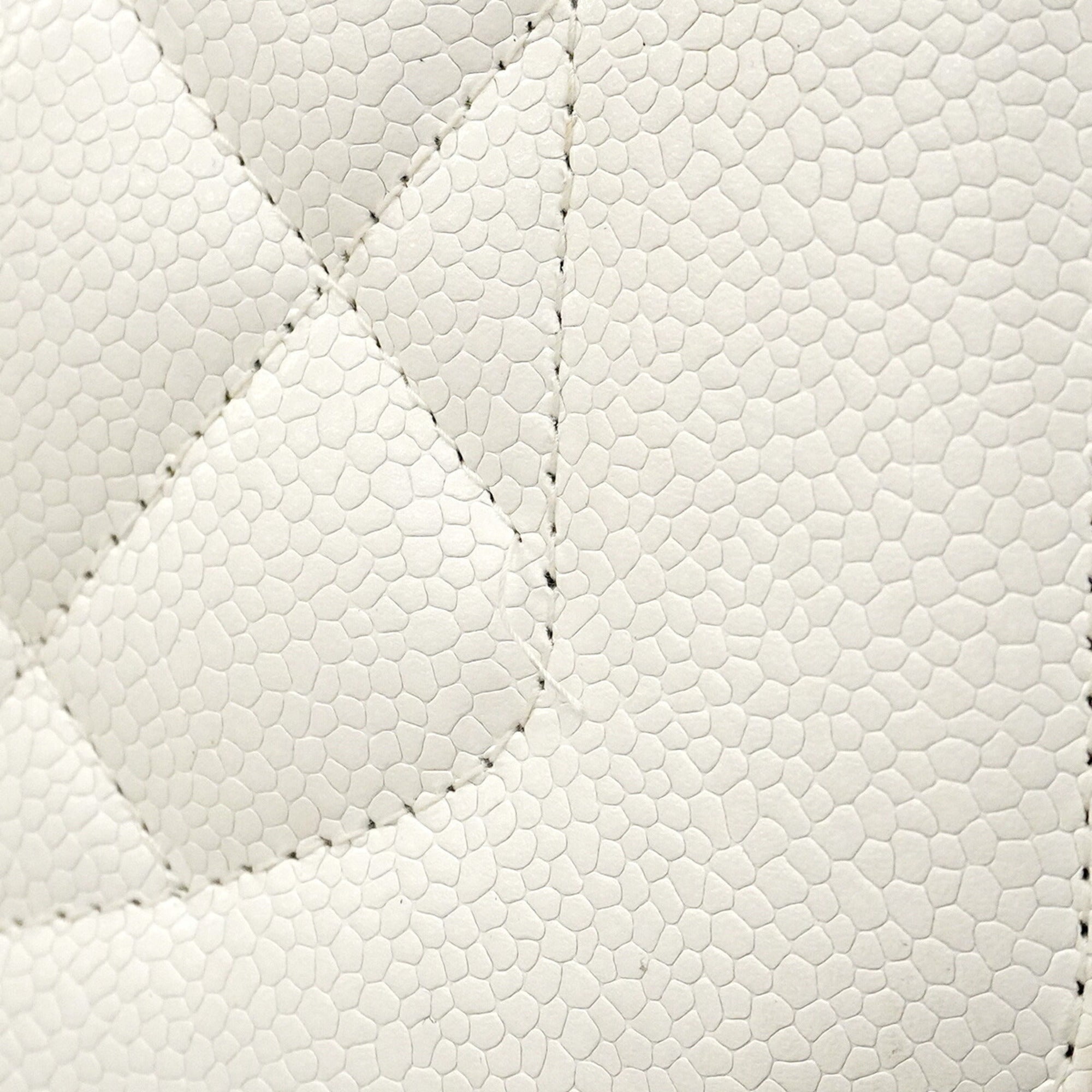Chanel White Grained Calfskin Shoulder Bag (Pre-Owned)