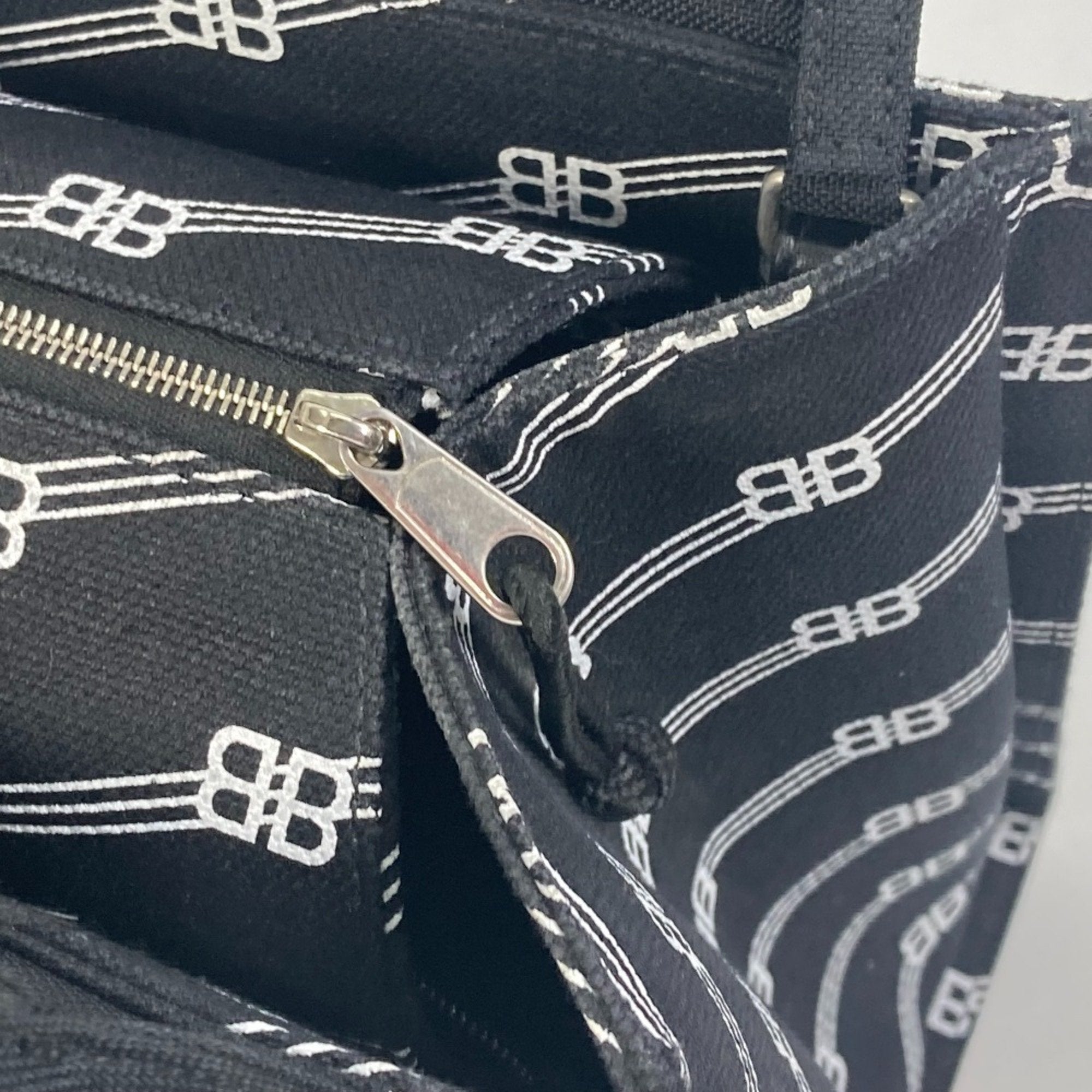 Balenciaga Black Cloth Handbag (Pre-Owned)