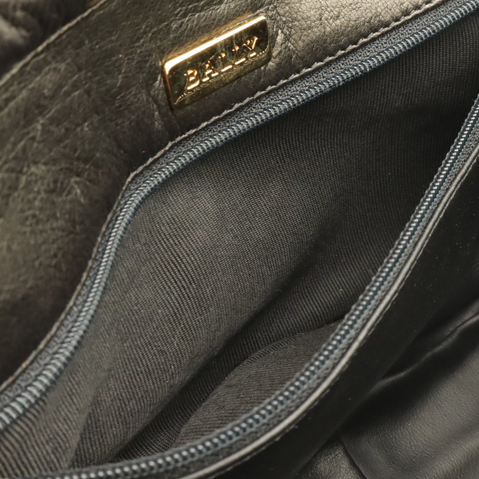 Bally Black Leather Pochette Shoulder Bag (Pre-Owned)
