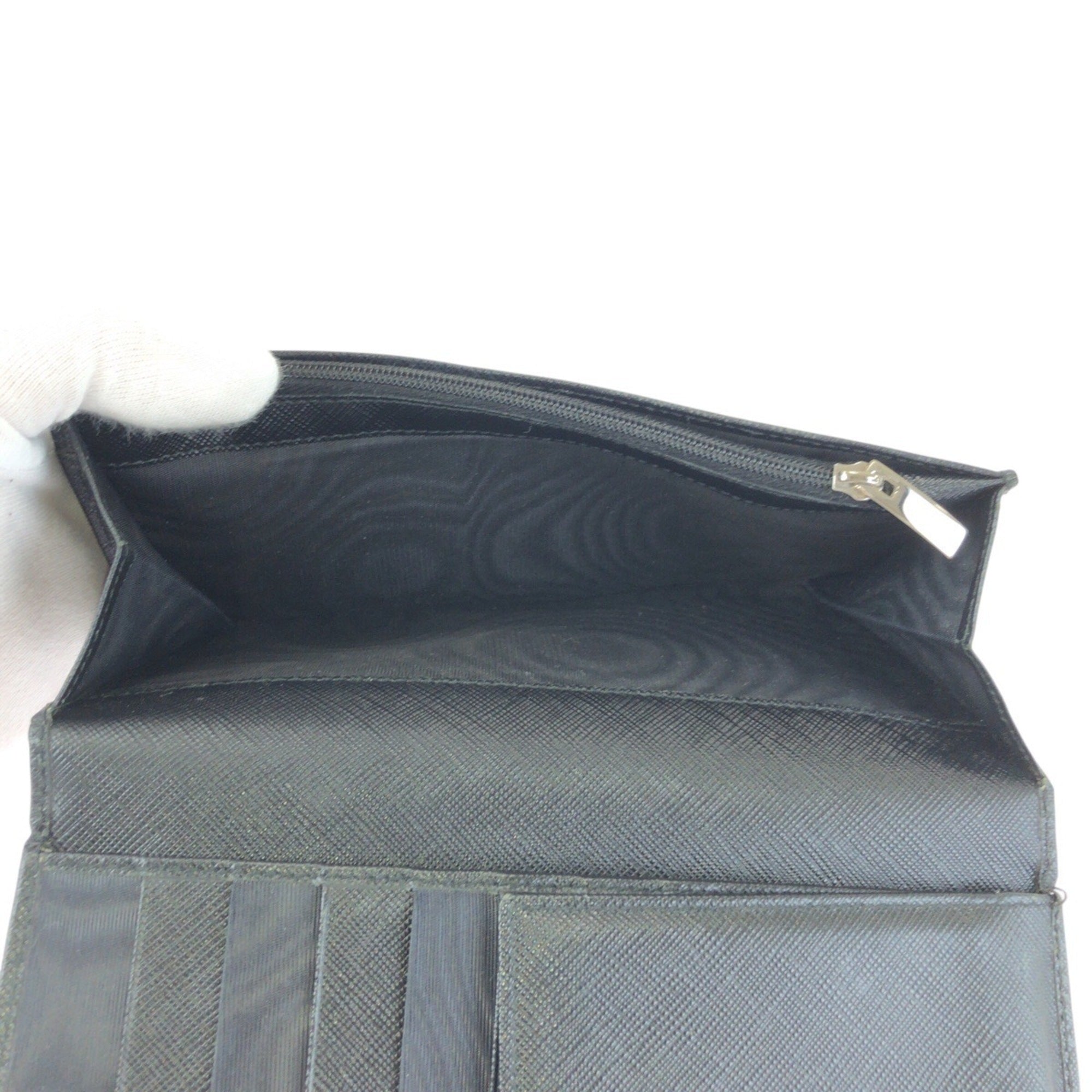 Salvatore Ferragamo Black Leather Long Wallet (Bi-Fold) (Pre-Owned)