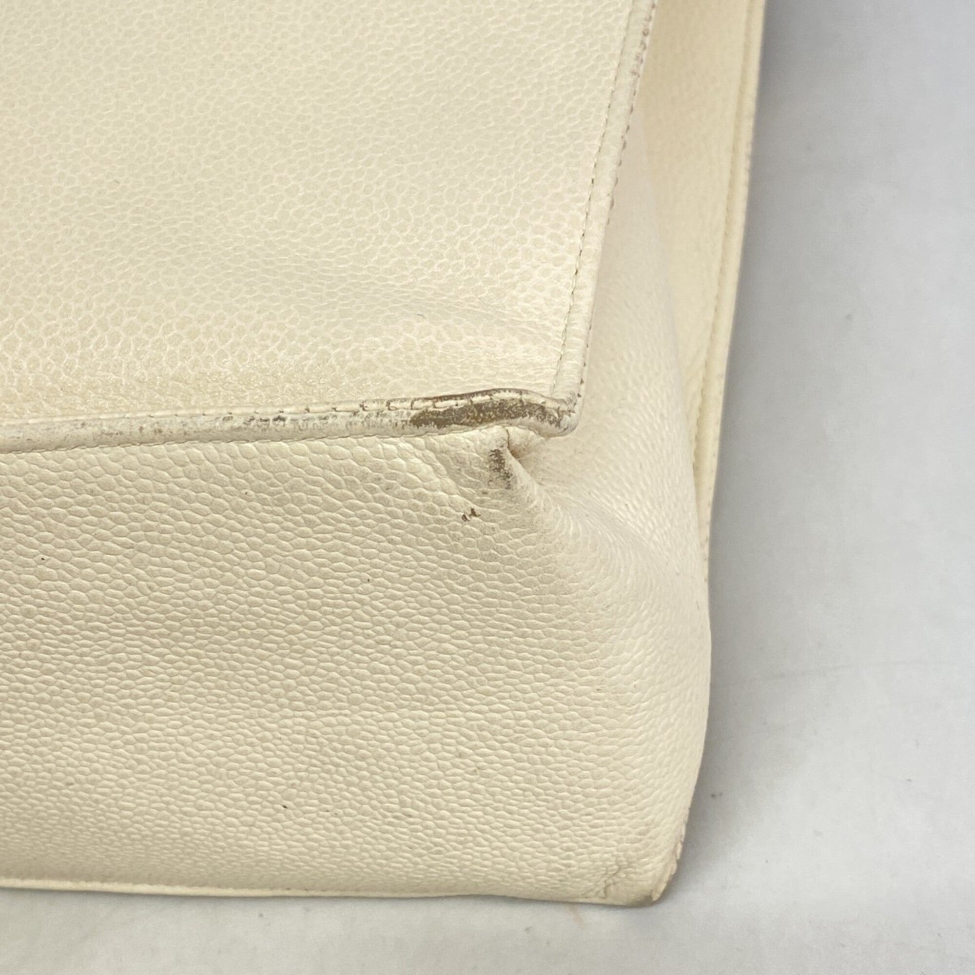 Chanel White Grained Calfskin Tote Bag (Pre-Owned)