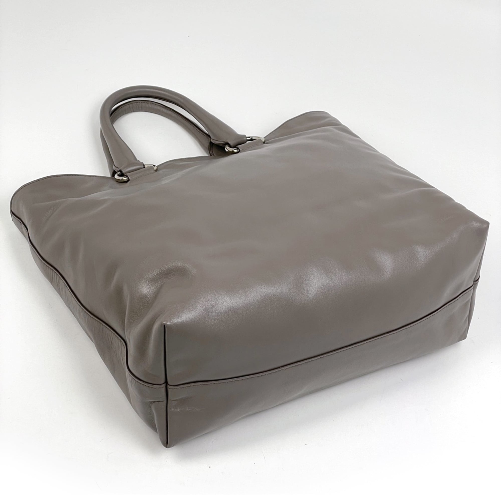 Prada Gray Leather Handbag (Pre-Owned)