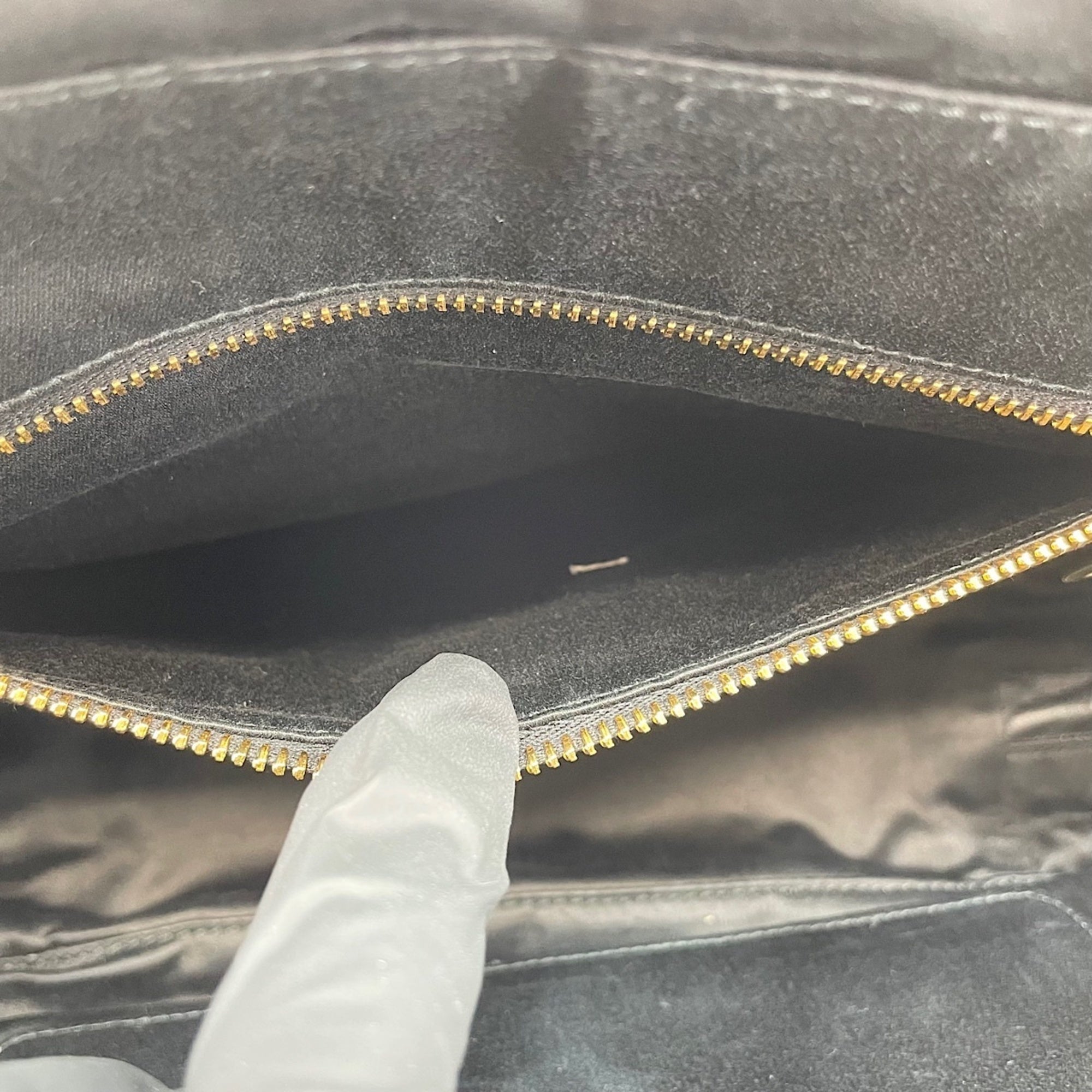 Miu Miu Matelasse Black Handbag (Pre-Owned)