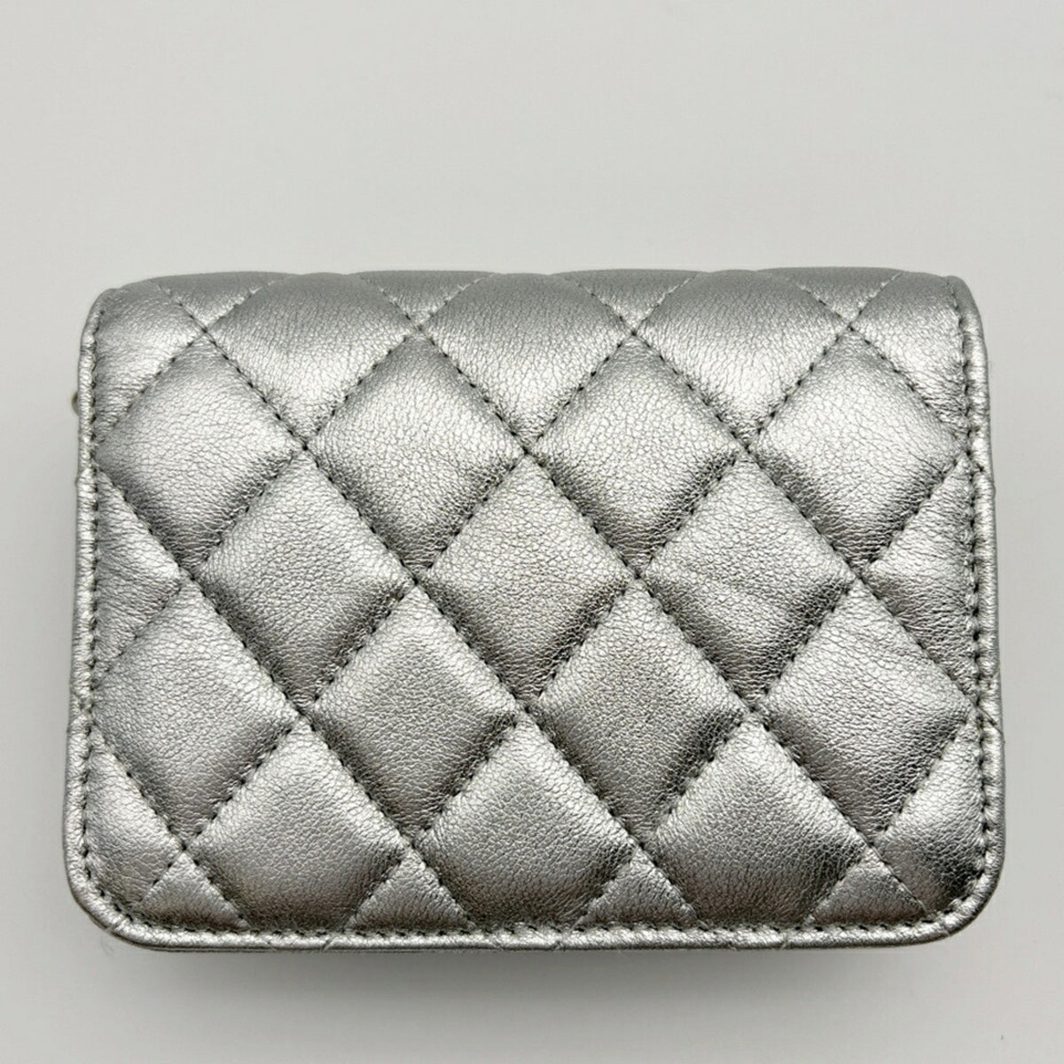 Chanel Matelasse Silver Leather Shoulder Bag (Pre-Owned)