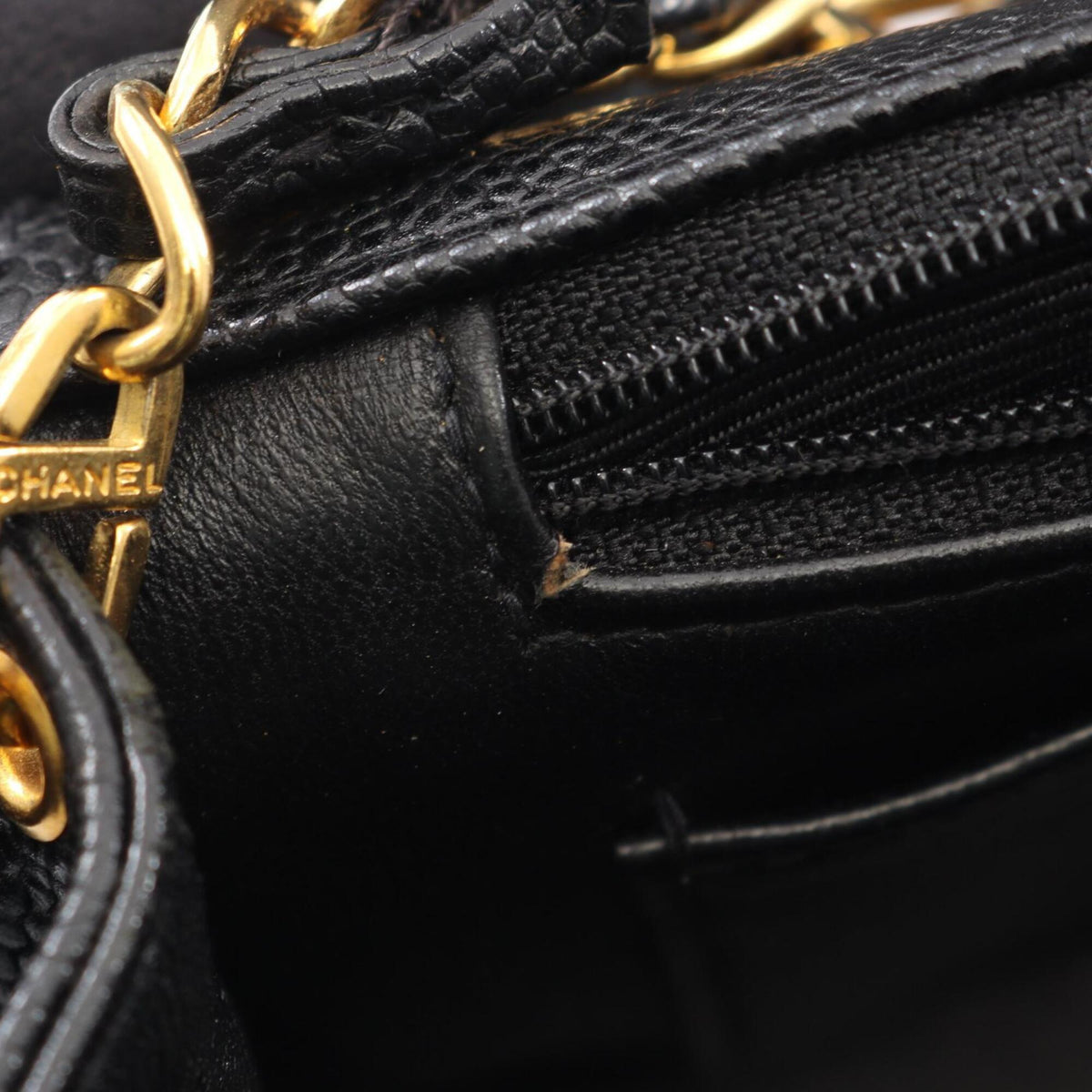 Chanel Black Grained Calfskin Handbag Shoulder Bag (Pre-Owned)