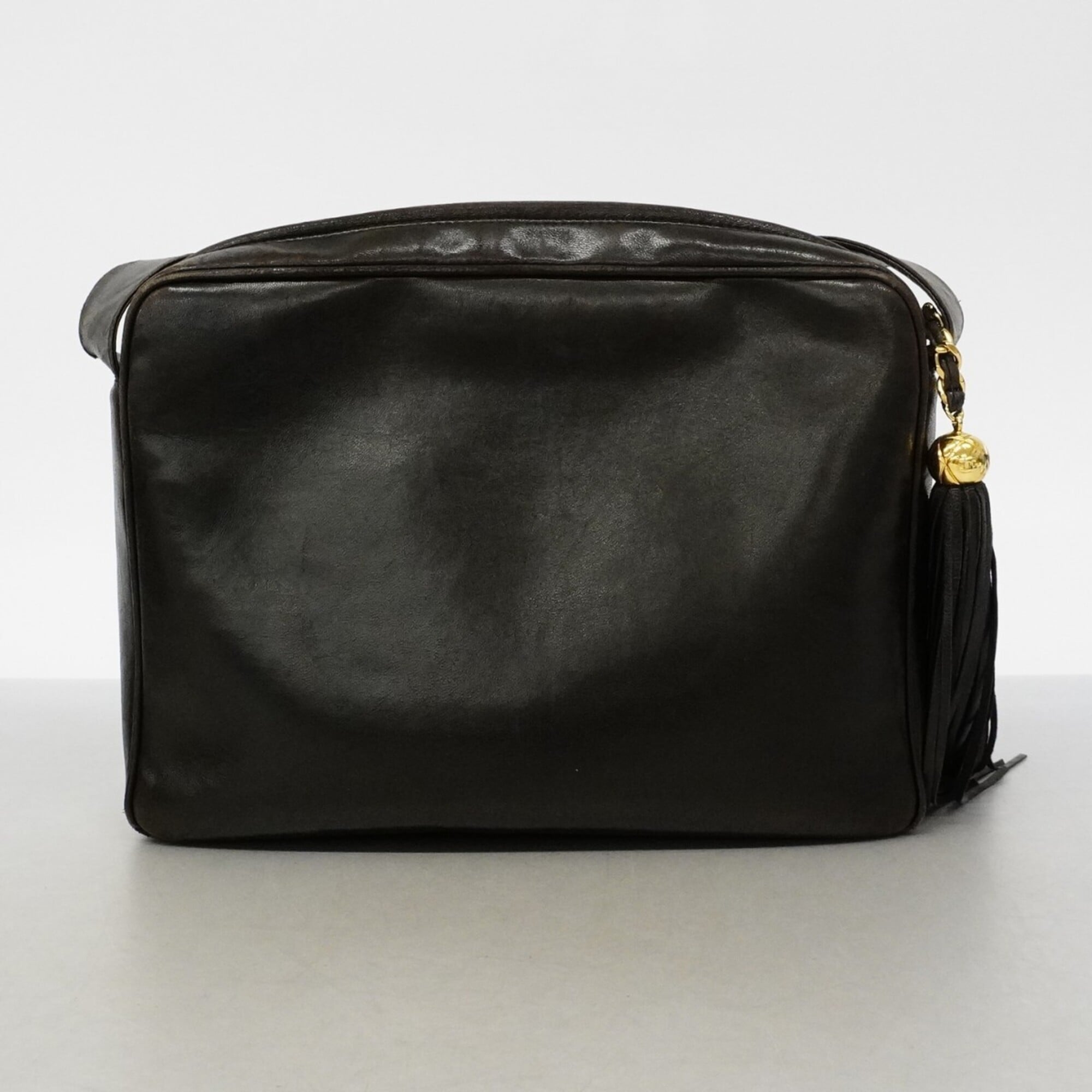 Chanel Black Leather Shoulder Bag (Pre-Owned)