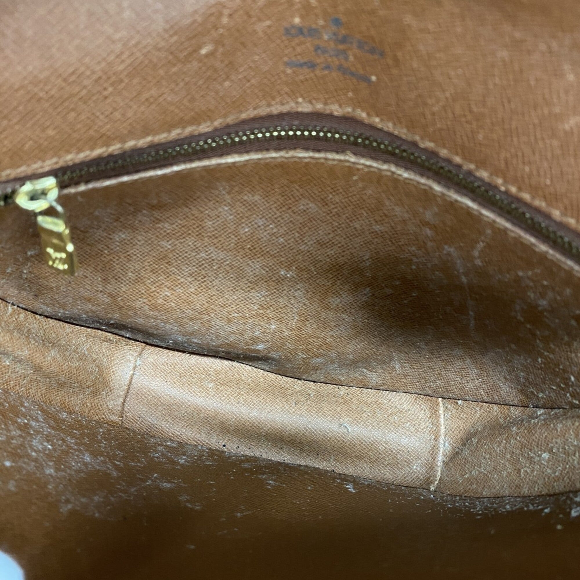 Louis Vuitton Brown Shoulder Bag (Pre-Owned)