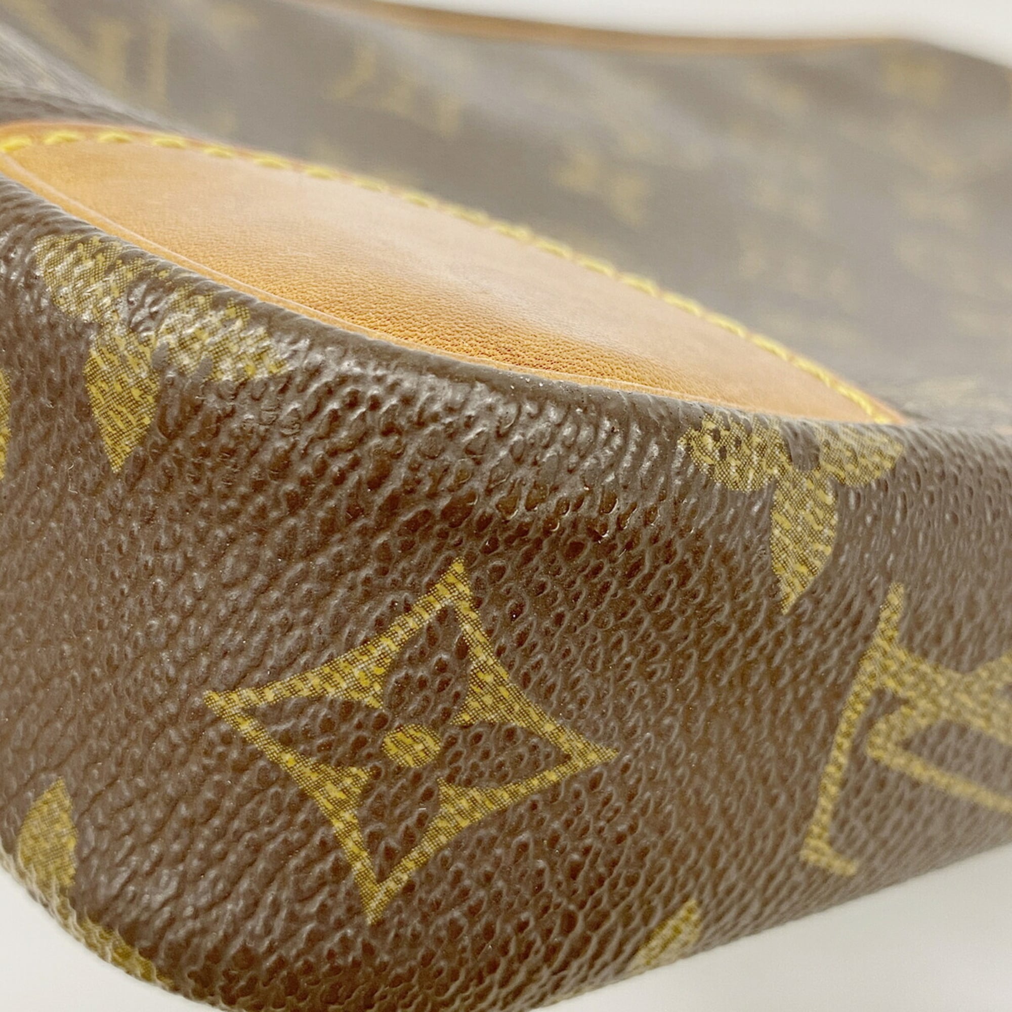 Louis Vuitton Brown Clutch Bag (Pre-Owned)