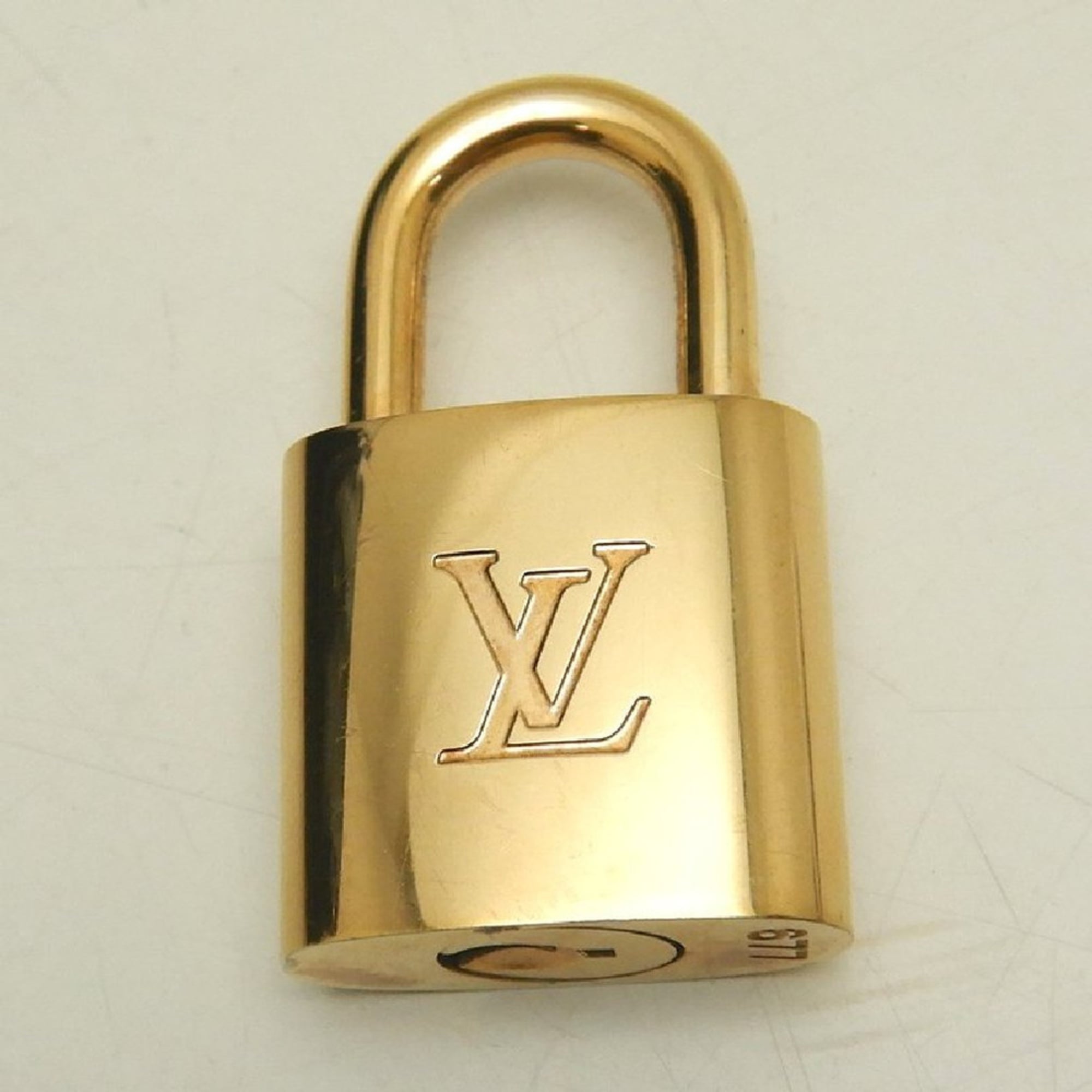Louis Vuitton Amarante Vernis Monogram Handbag (Pre-Owned)
