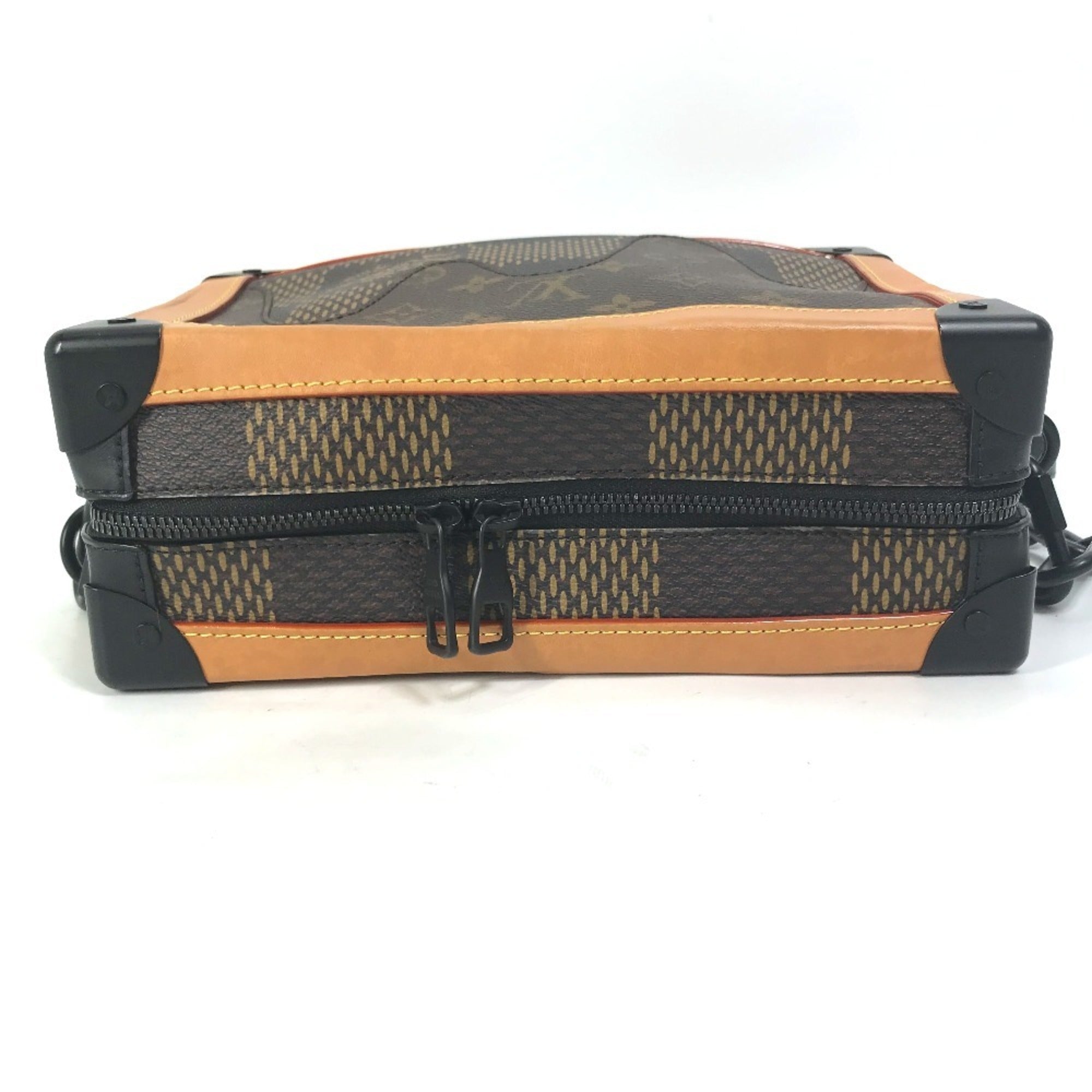 Louis Vuitton Brown Pochette Shoulder Bag (Pre-Owned)