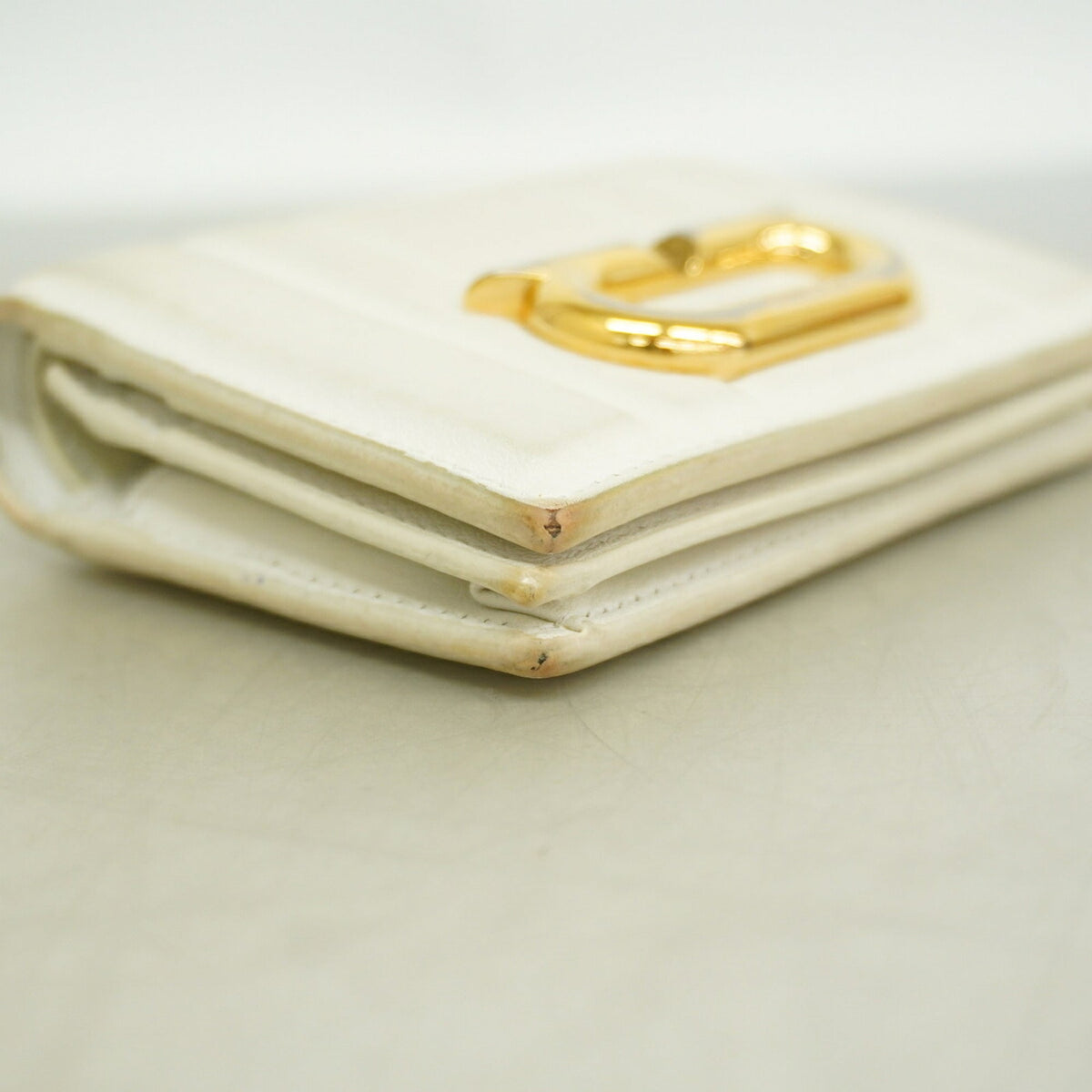 Salvatore Ferragamo White Leather Wallet (Bi-Fold) (Pre-Owned)