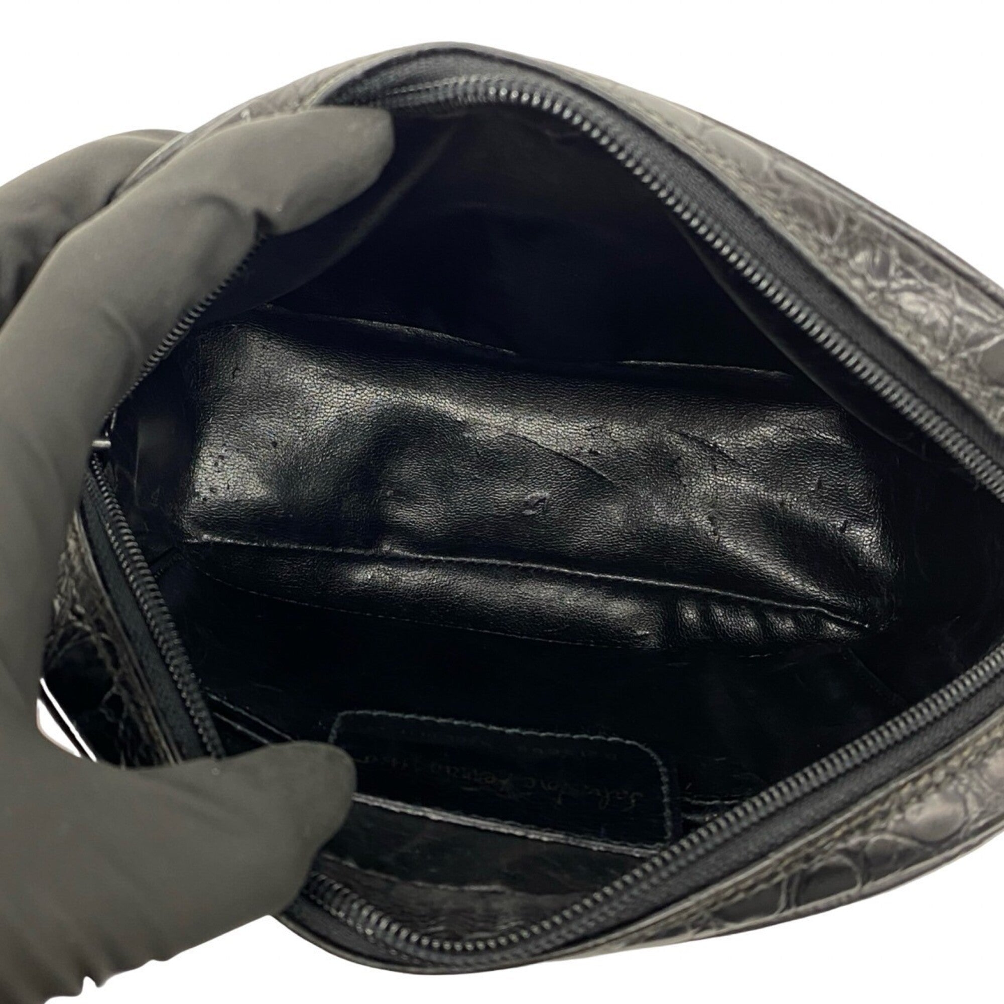 Salvatore Ferragamo Black Leather Shoulder Bag (Pre-Owned)