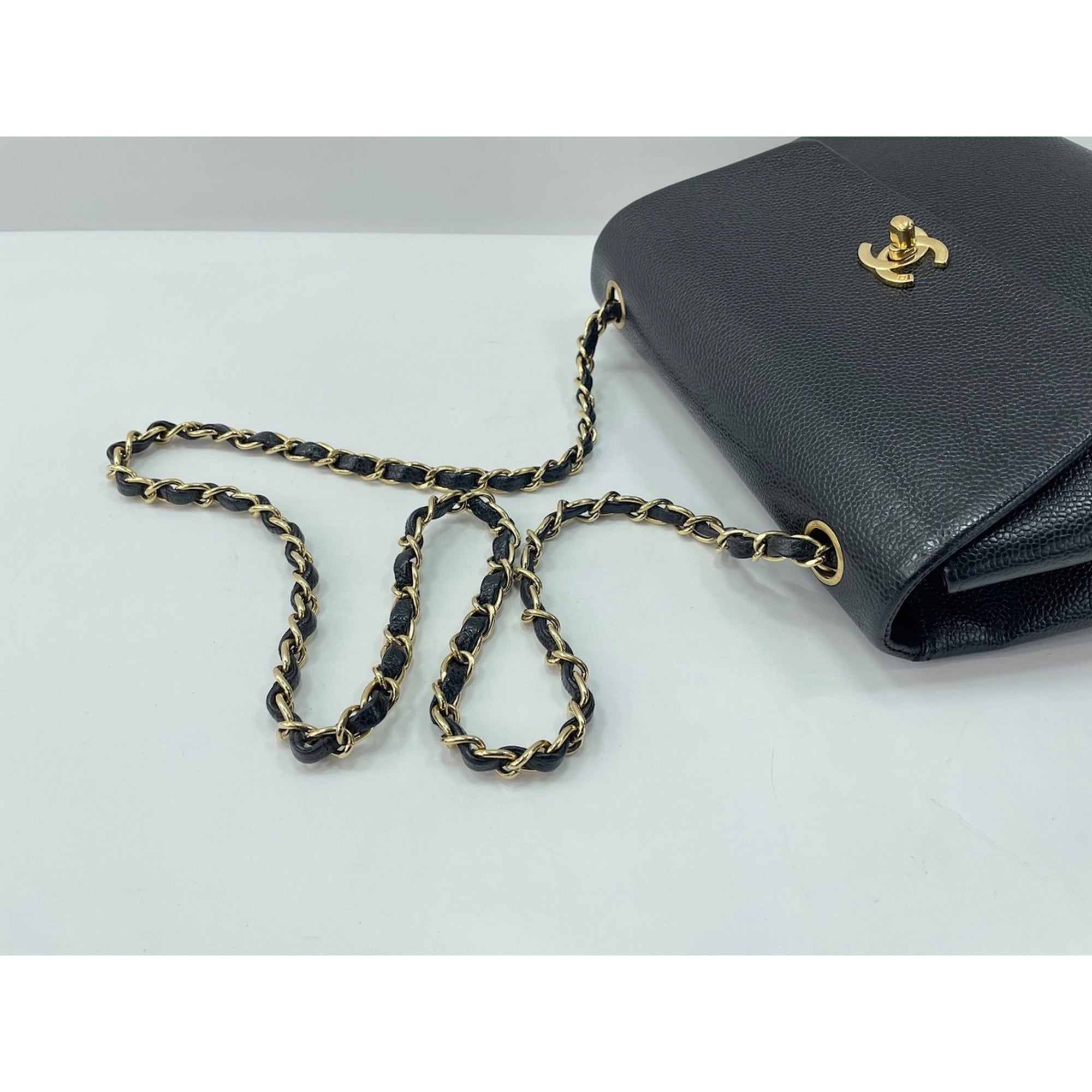 Chanel Black Shoulder Bag (Pre-Owned)