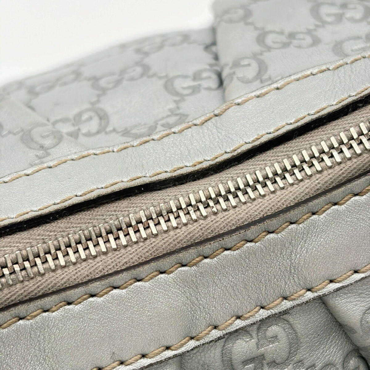 Gucci Metallic Silver Leather Shoulder Bag (Pre-Owned)