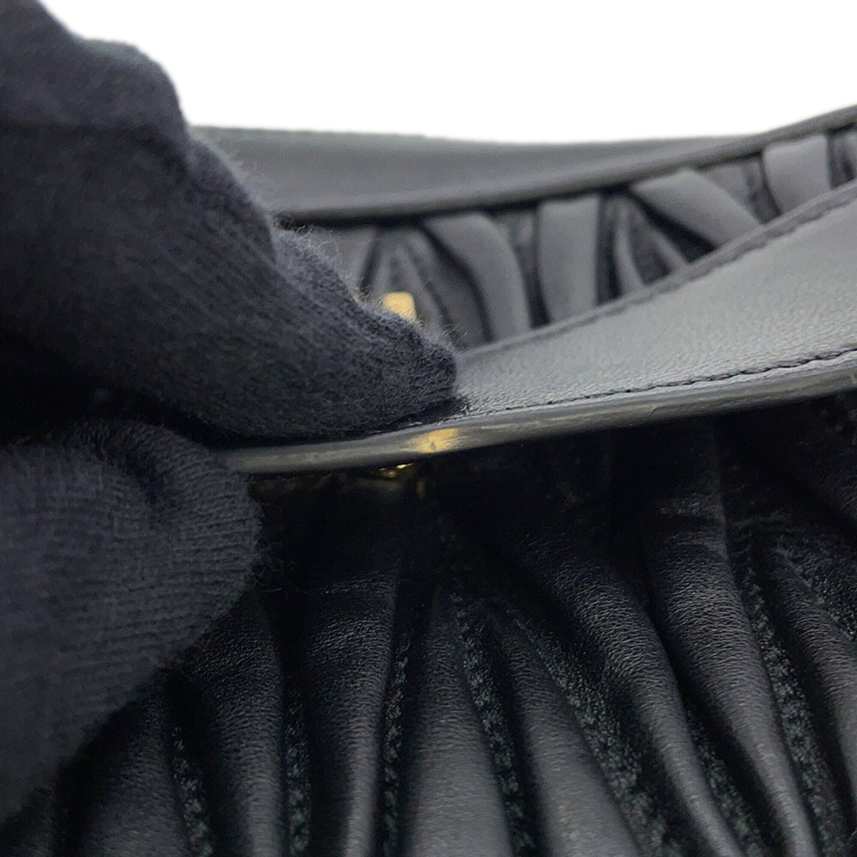 Miu Miu Matelasse Black Leather Clutch Bag Handbag (Pre-Owned)