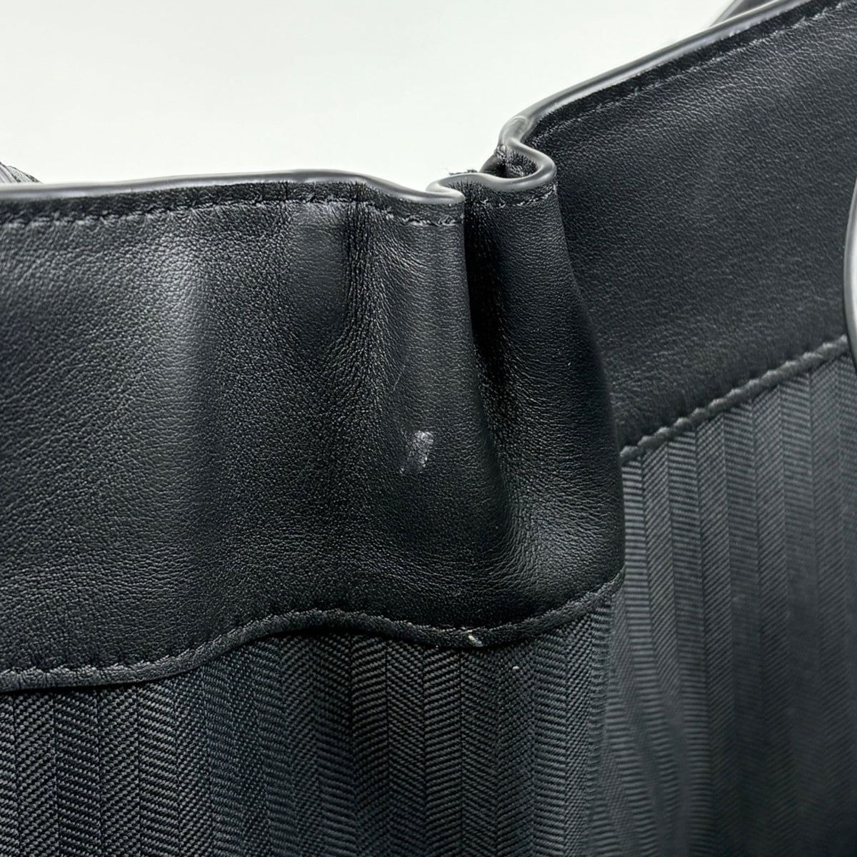 Loewe Black Leather Handbag (Pre-Owned)