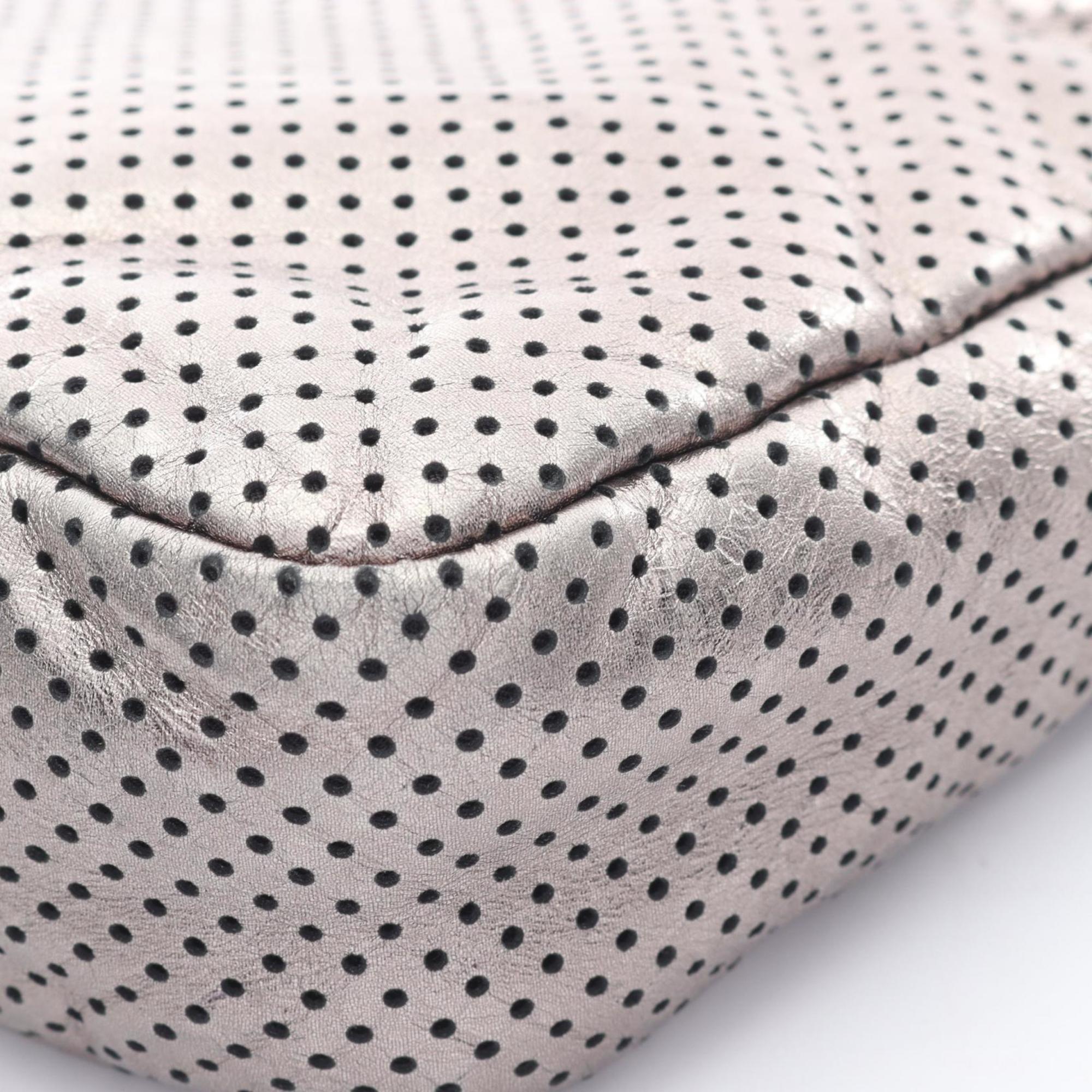Chanel Silver Leather Shoulder Bag (Pre-Owned)