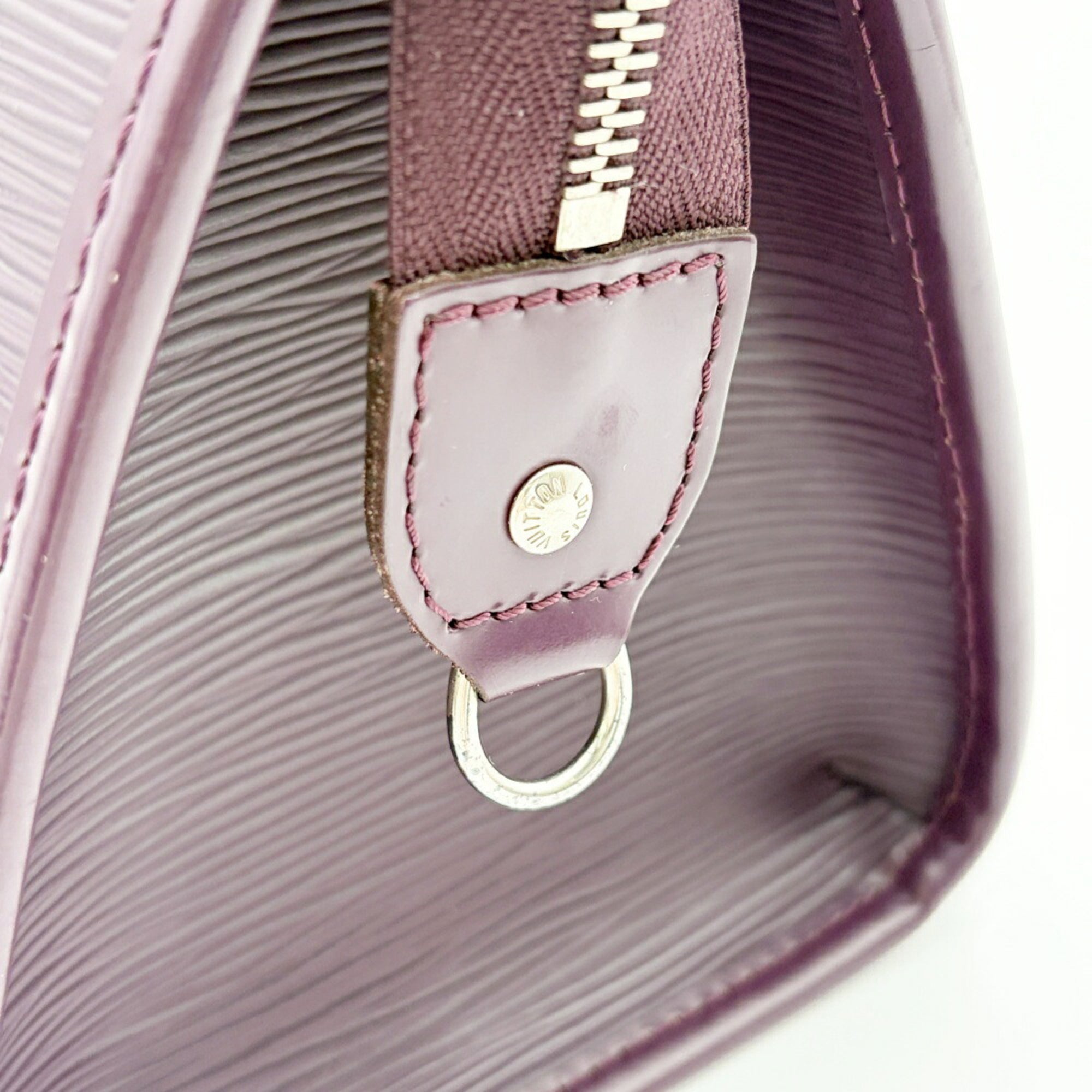 Louis Vuitton Cassis Purple Leather Shoulder Bag (Pre-Owned)